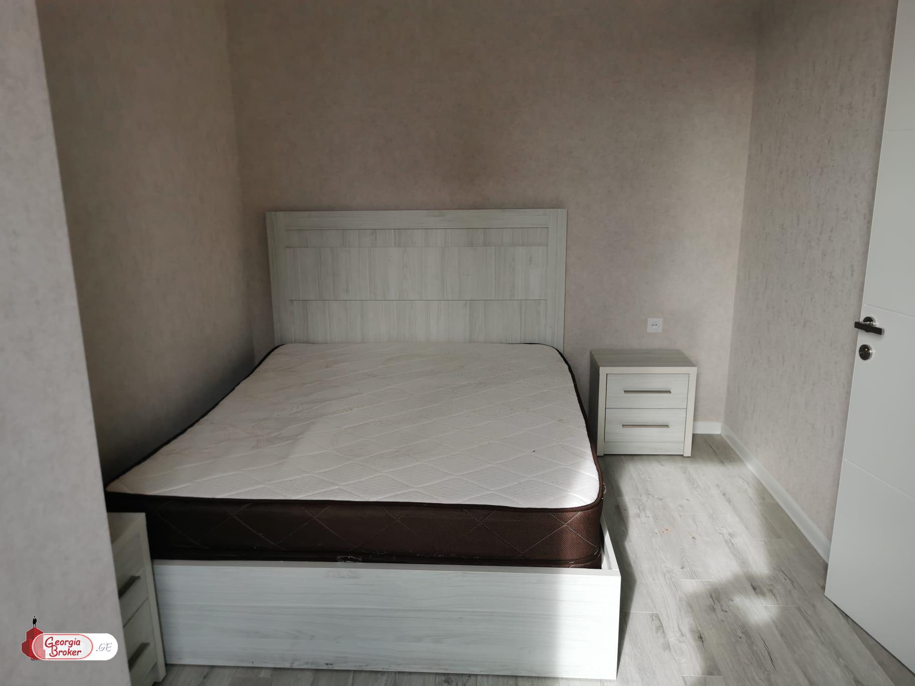 продается квартира с новым ремонтом 3-комнаты