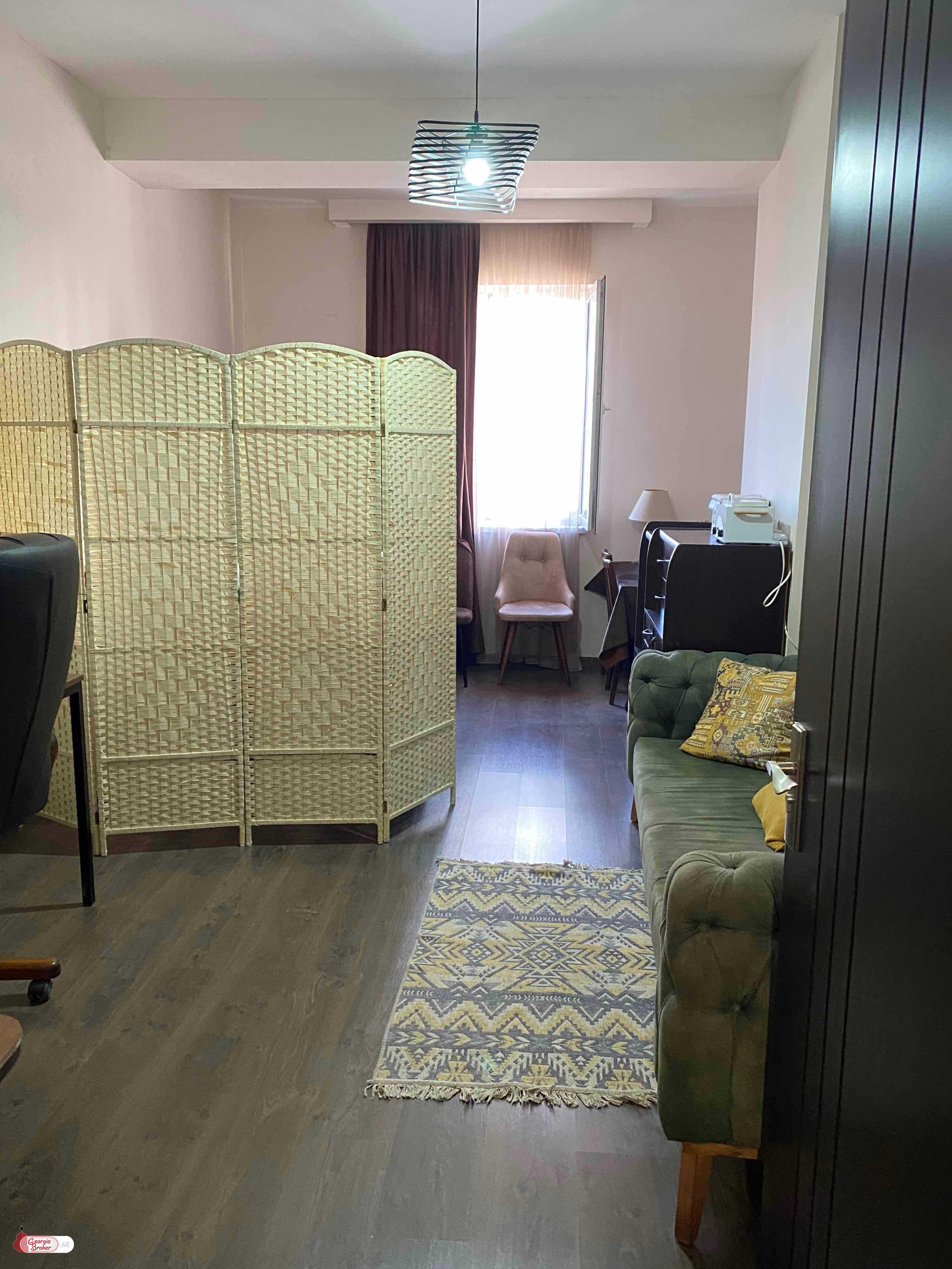 продается квартира с новым ремонтом 4-комнаты