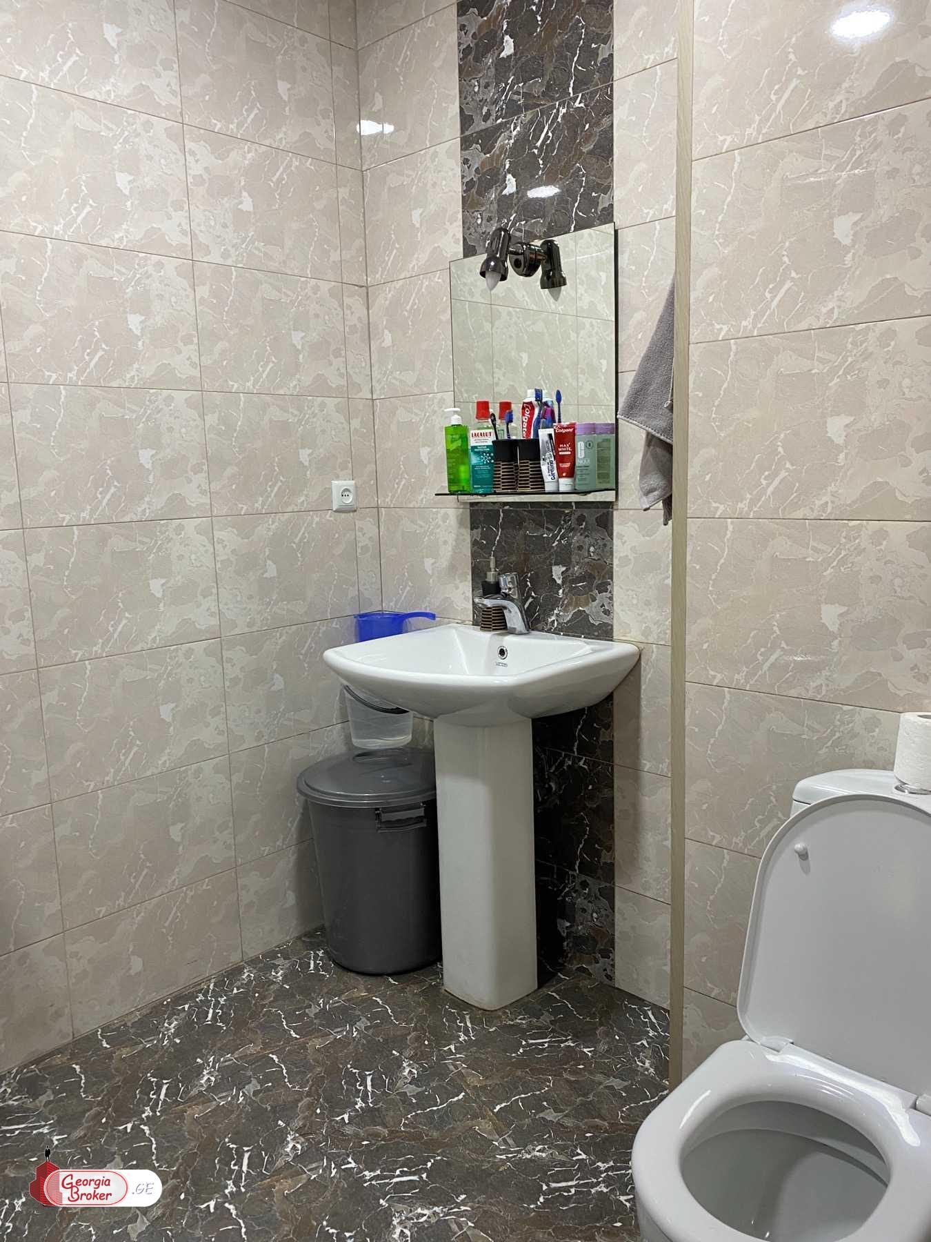 продается квартира с новым ремонтом 4-комнаты