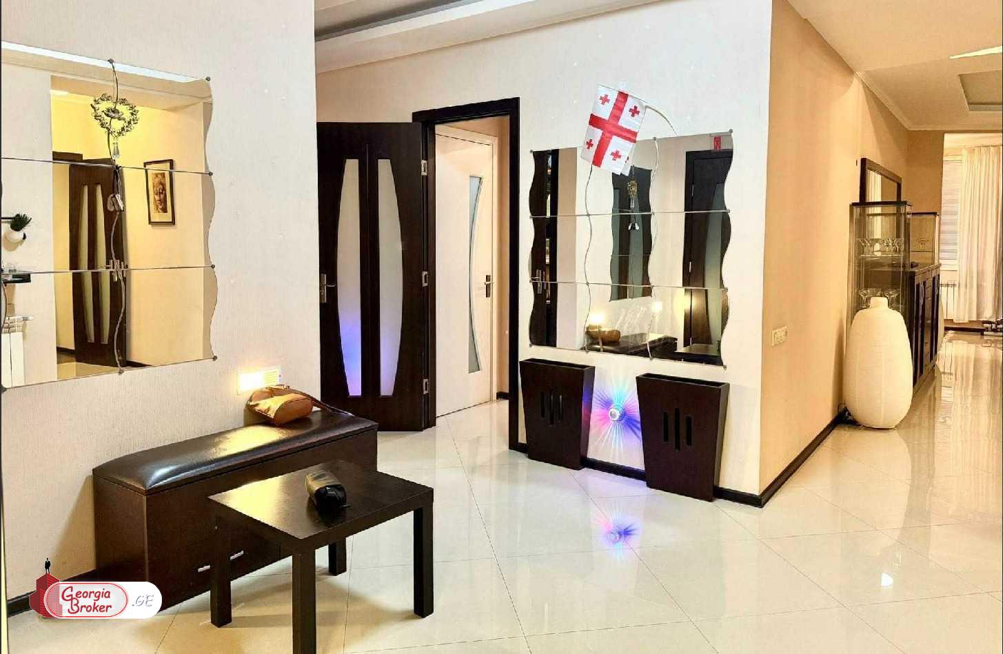 продается квартира с новым ремонтом 6-комнат