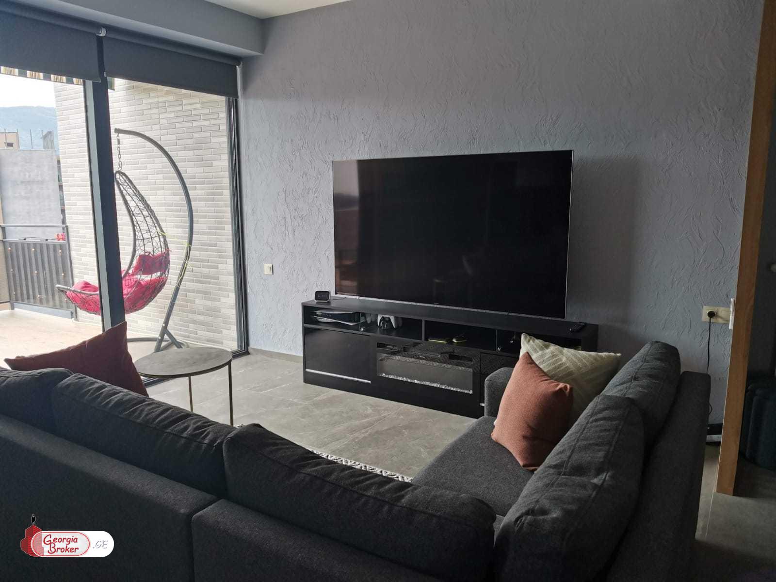 продается квартира с новым ремонтом 3-комнаты