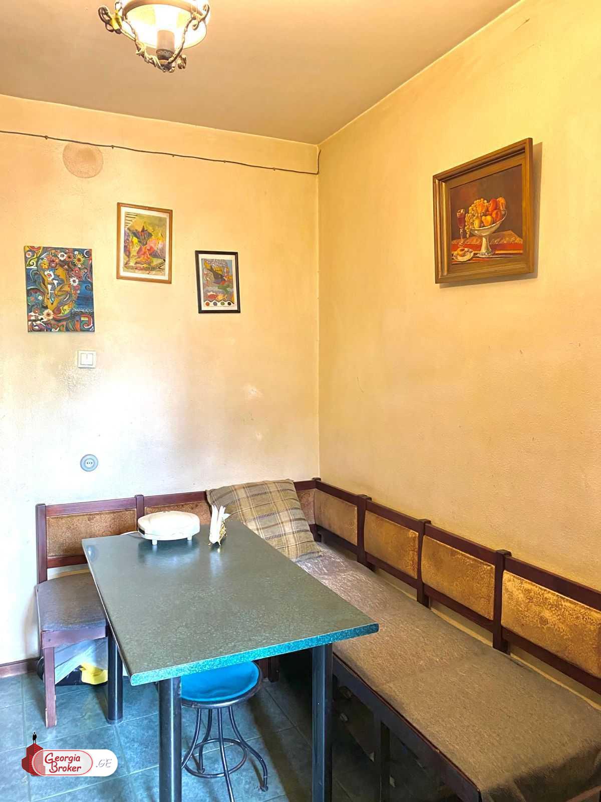 продается квартира с новым ремонтом 3-комнаты