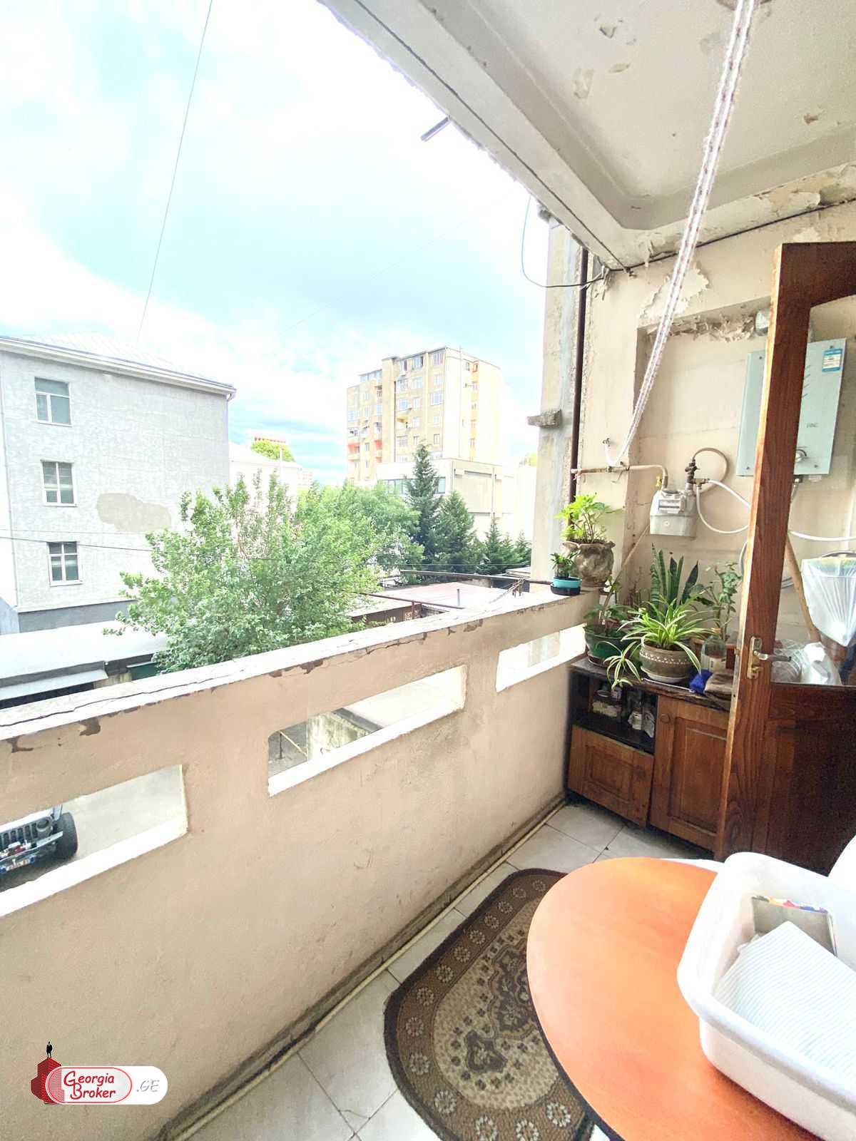 продается квартира с новым ремонтом 3-комнаты