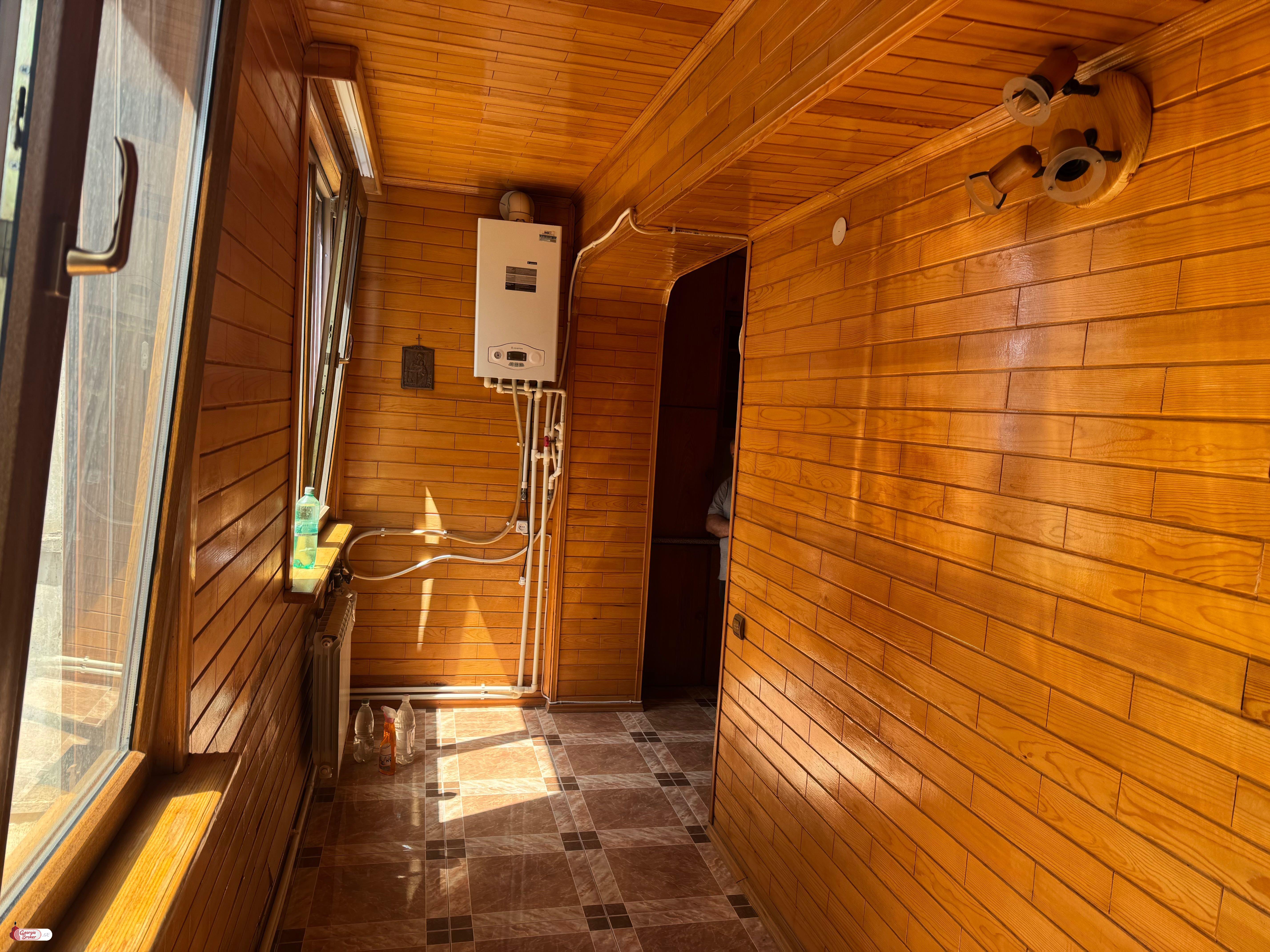 продается квартира с новым ремонтом 4-комнаты