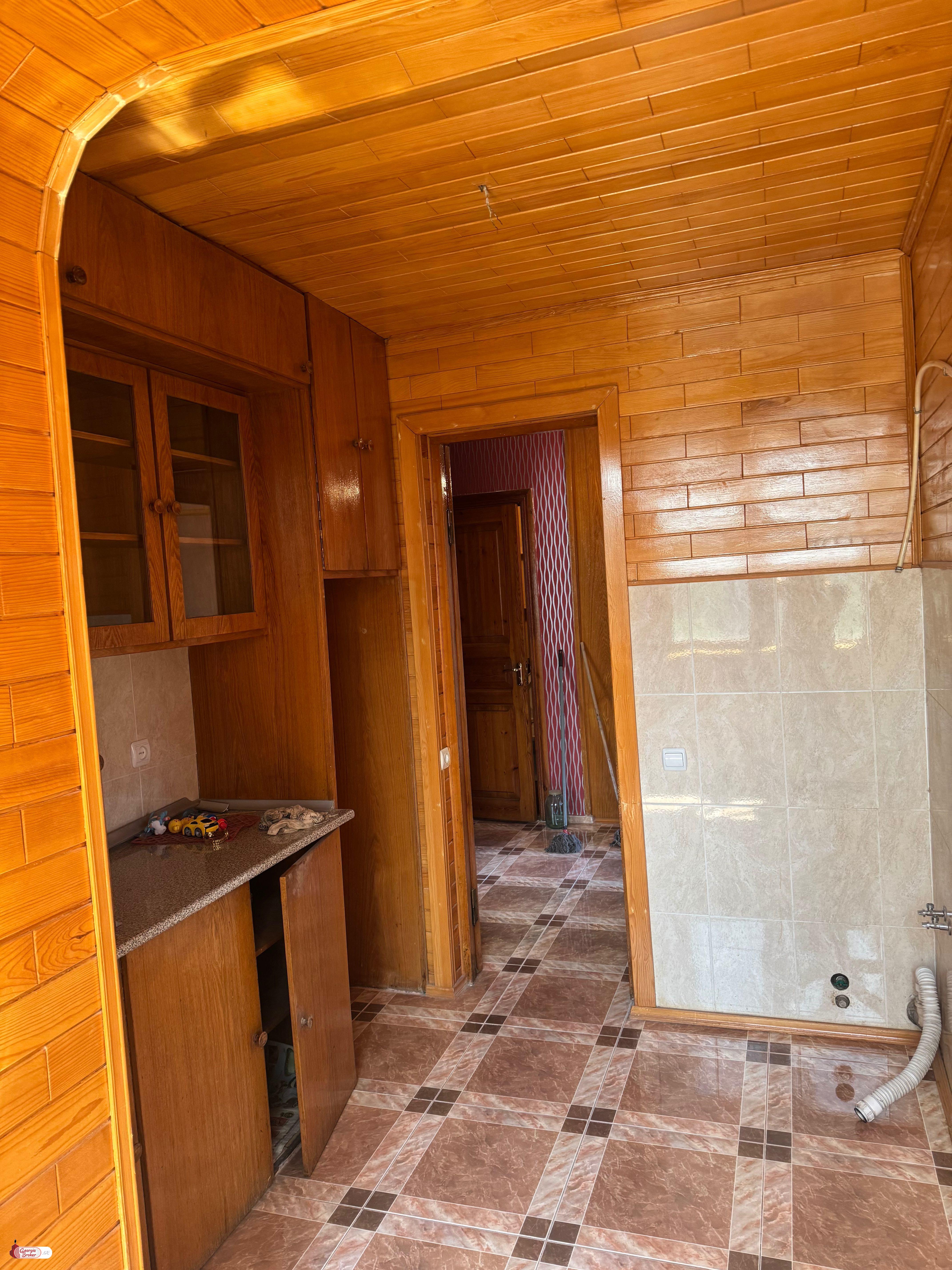 продается квартира с новым ремонтом 4-комнаты