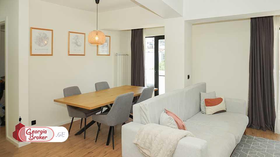 продается квартира с новым ремонтом 3-комнаты