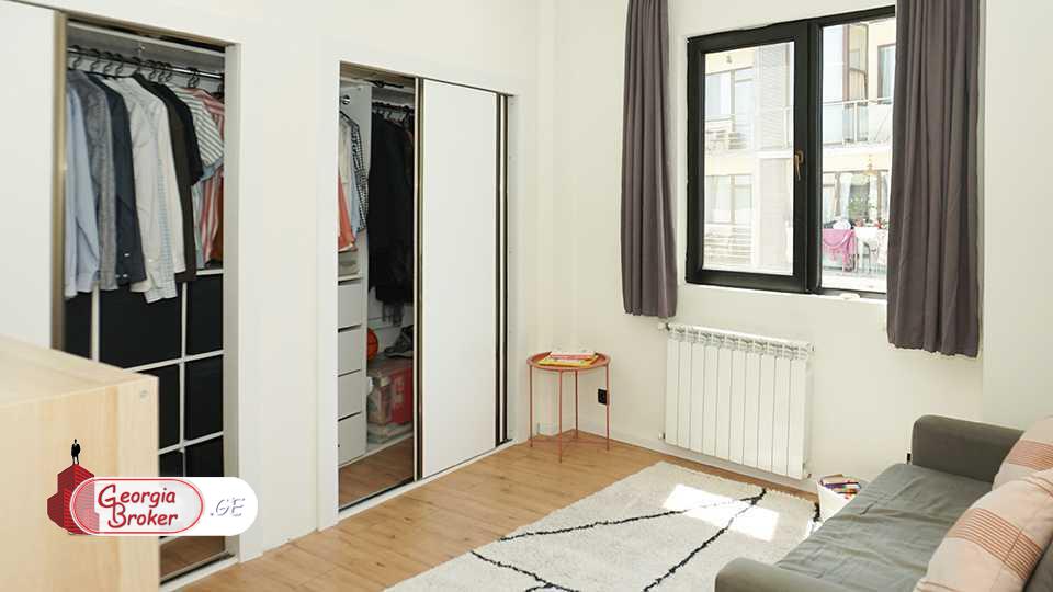 продается квартира с новым ремонтом 3-комнаты