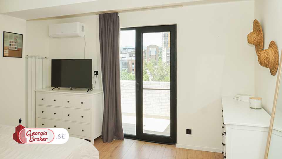 продается квартира с новым ремонтом 3-комнаты