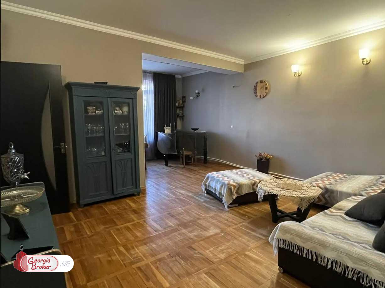 nearly repaired 3-room apartment for sale