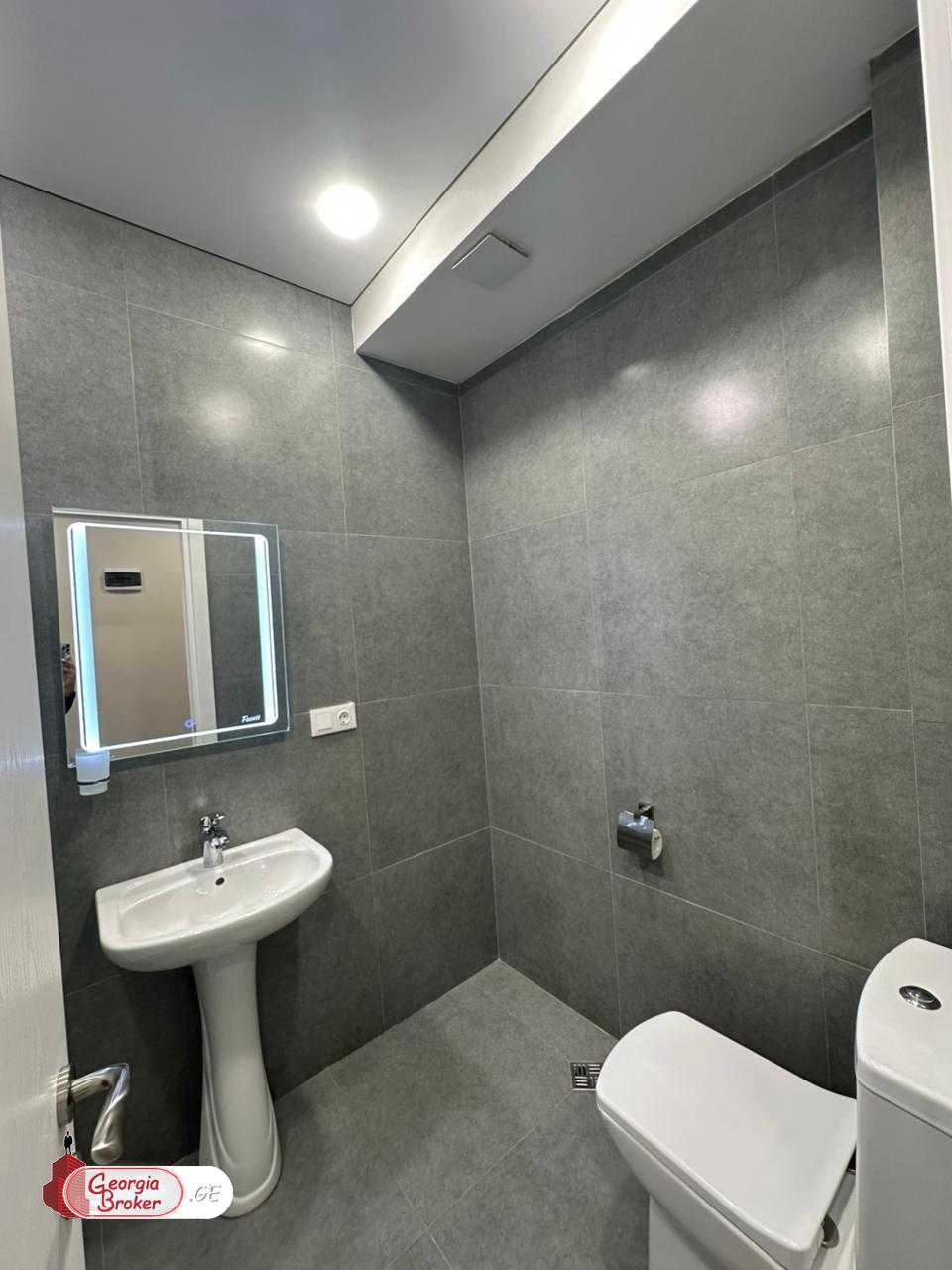 იყიდება ახალი გარემონტებული 2 ოთახიანი ბინა