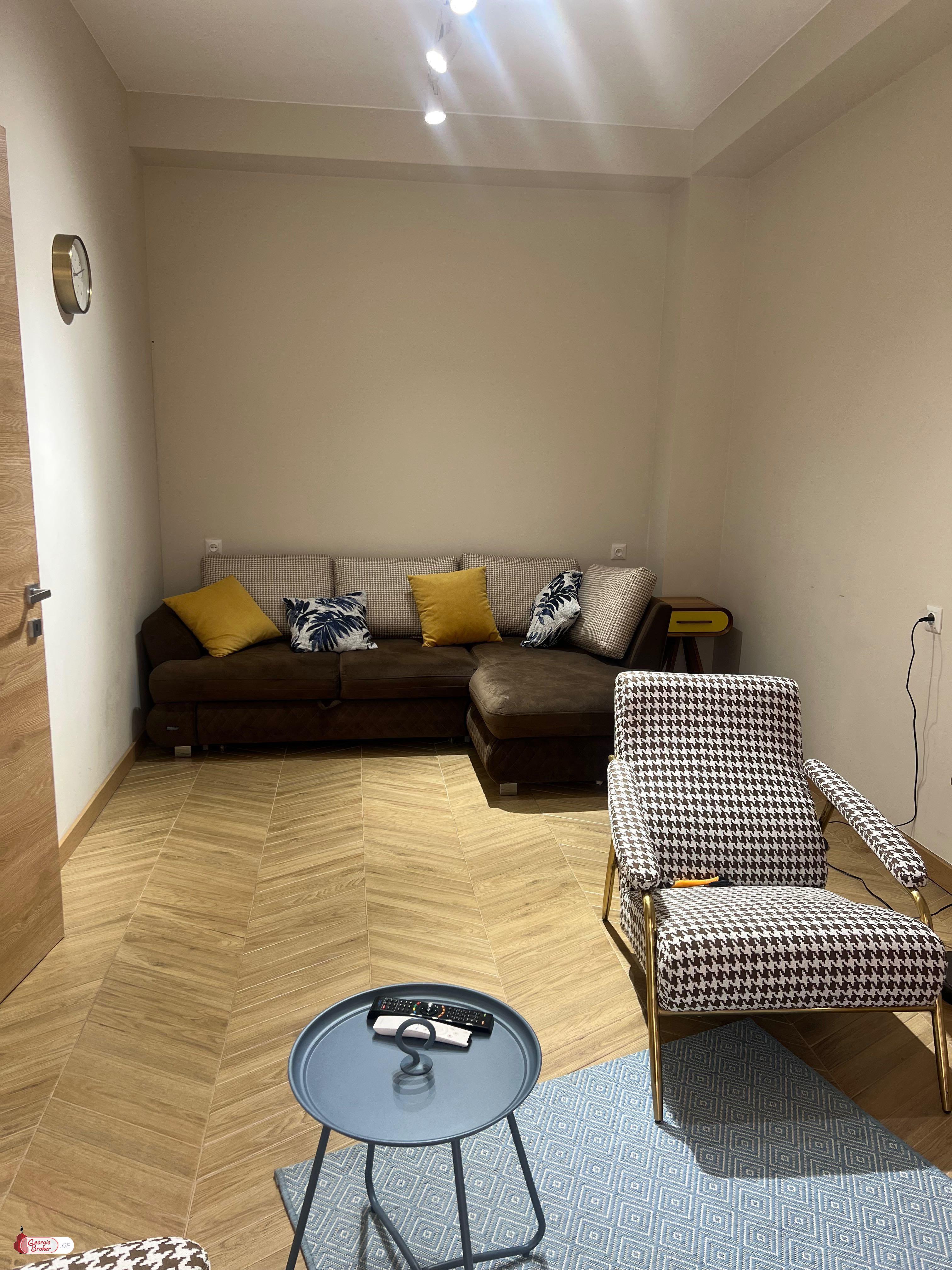 იყიდება ახალი გარემონტებული 2 ოთახიანი ბინა