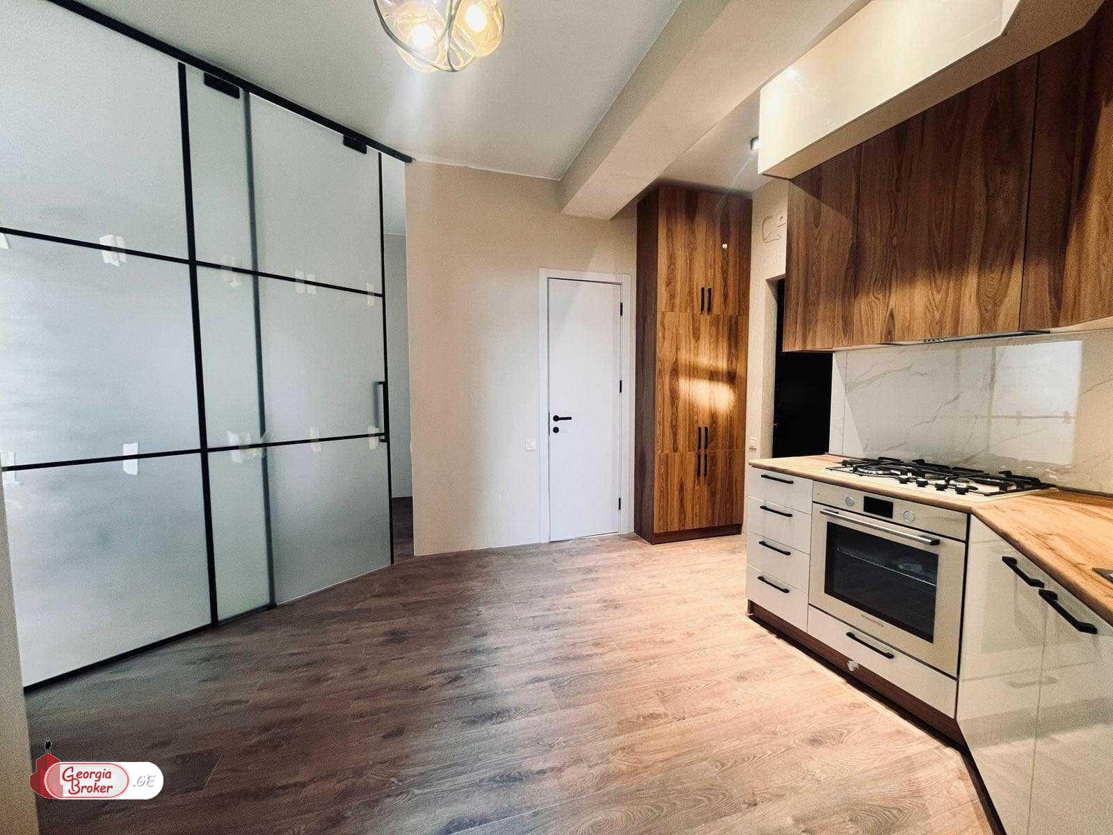 იყიდება ახალი გარემონტებული 2 ოთახიანი ბინა