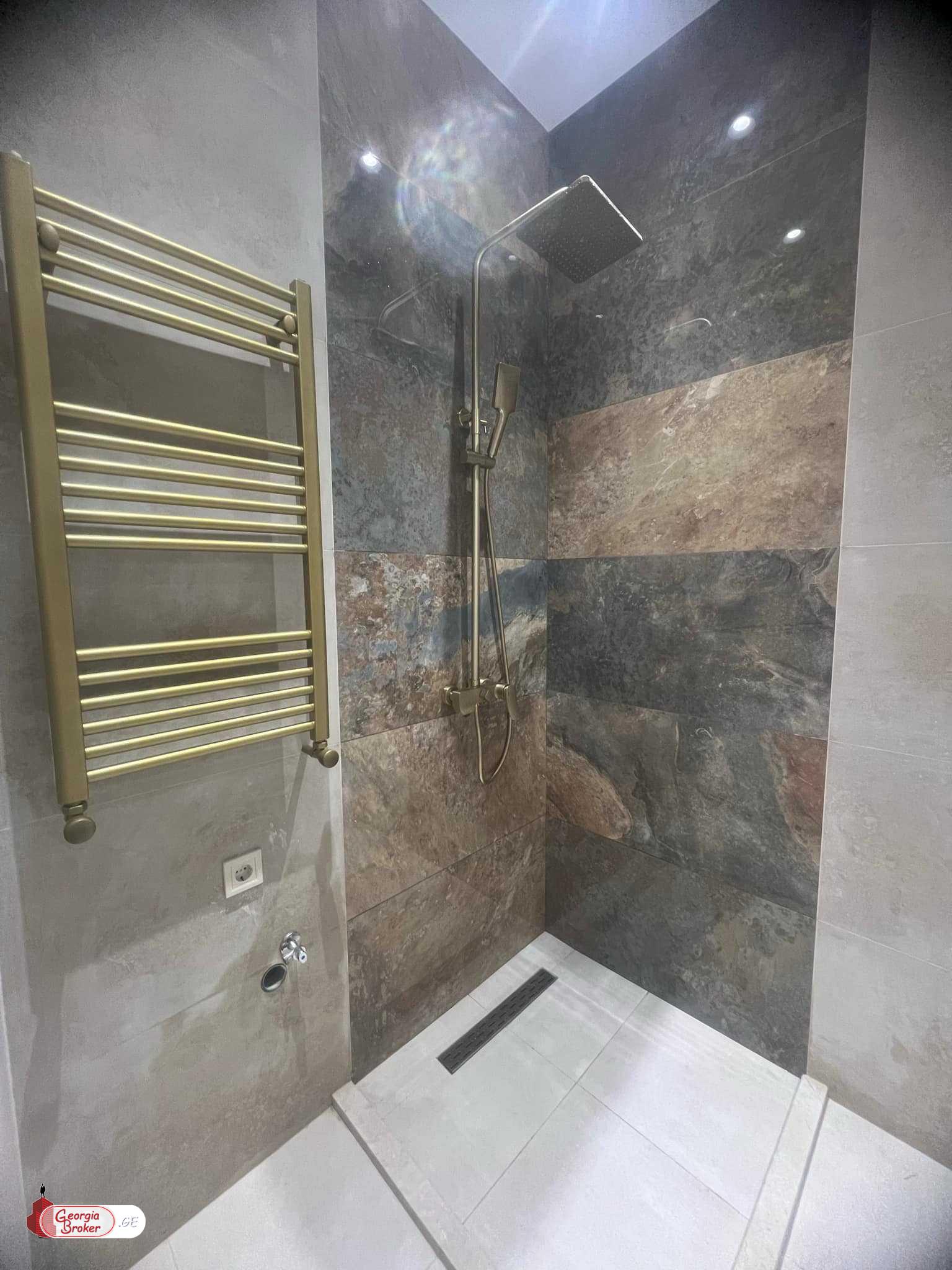 იყიდება ახალი გარემონტებული 2 ოთახიანი ბინა