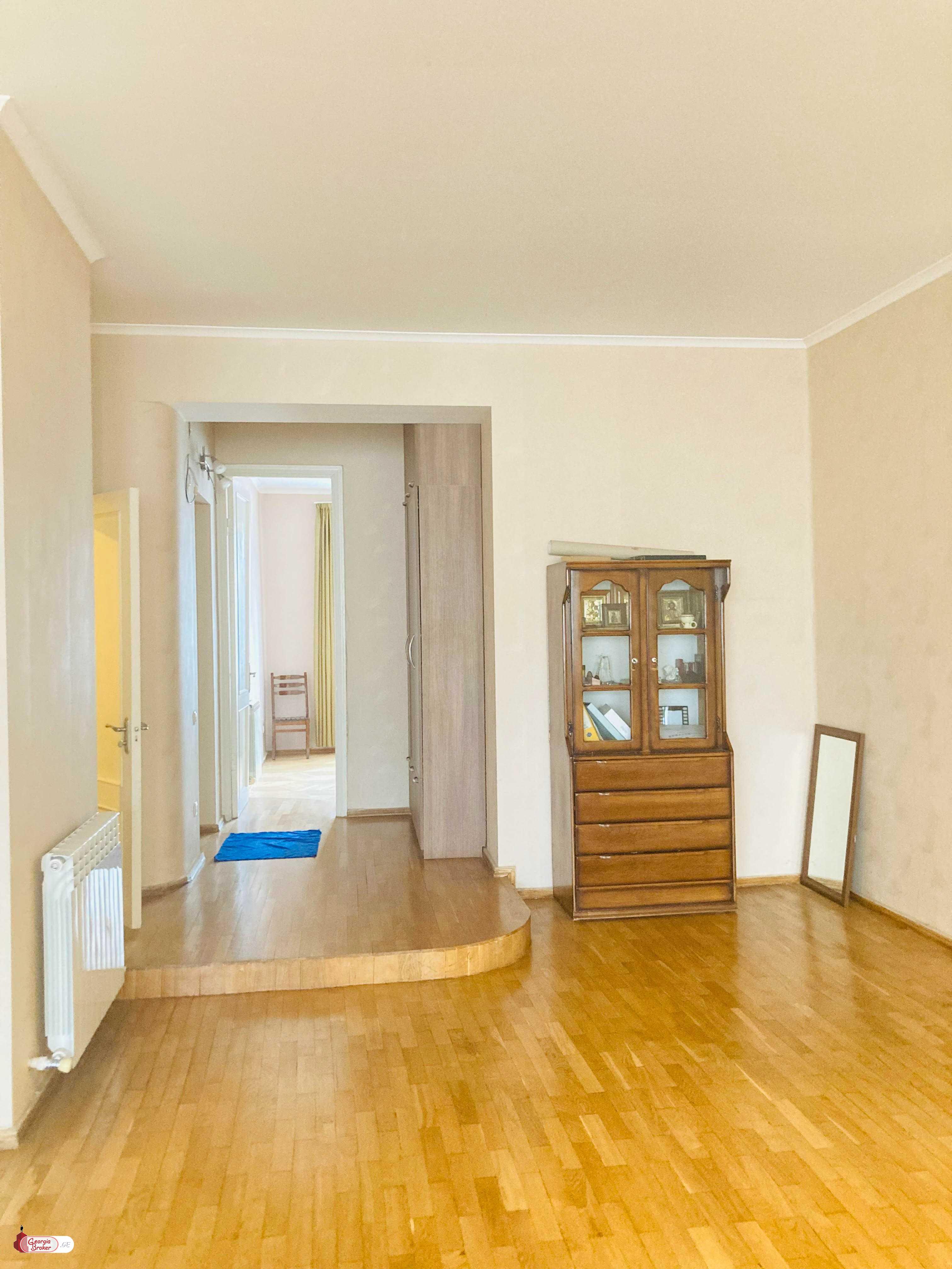 nearly repaired 2-room apartment for sale