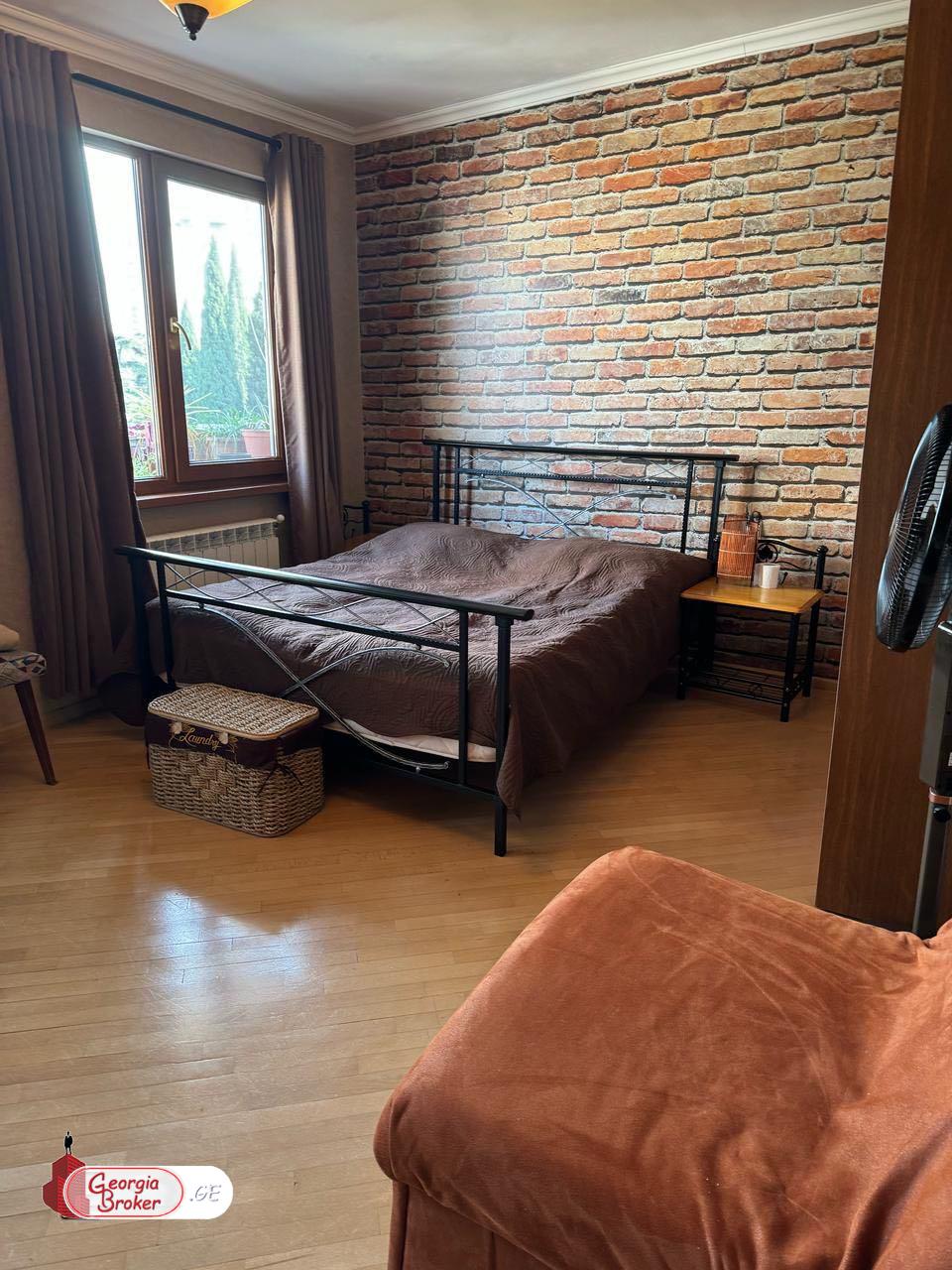 იყიდება ახალი გარემონტებული 4 ოთახიანი ბინა