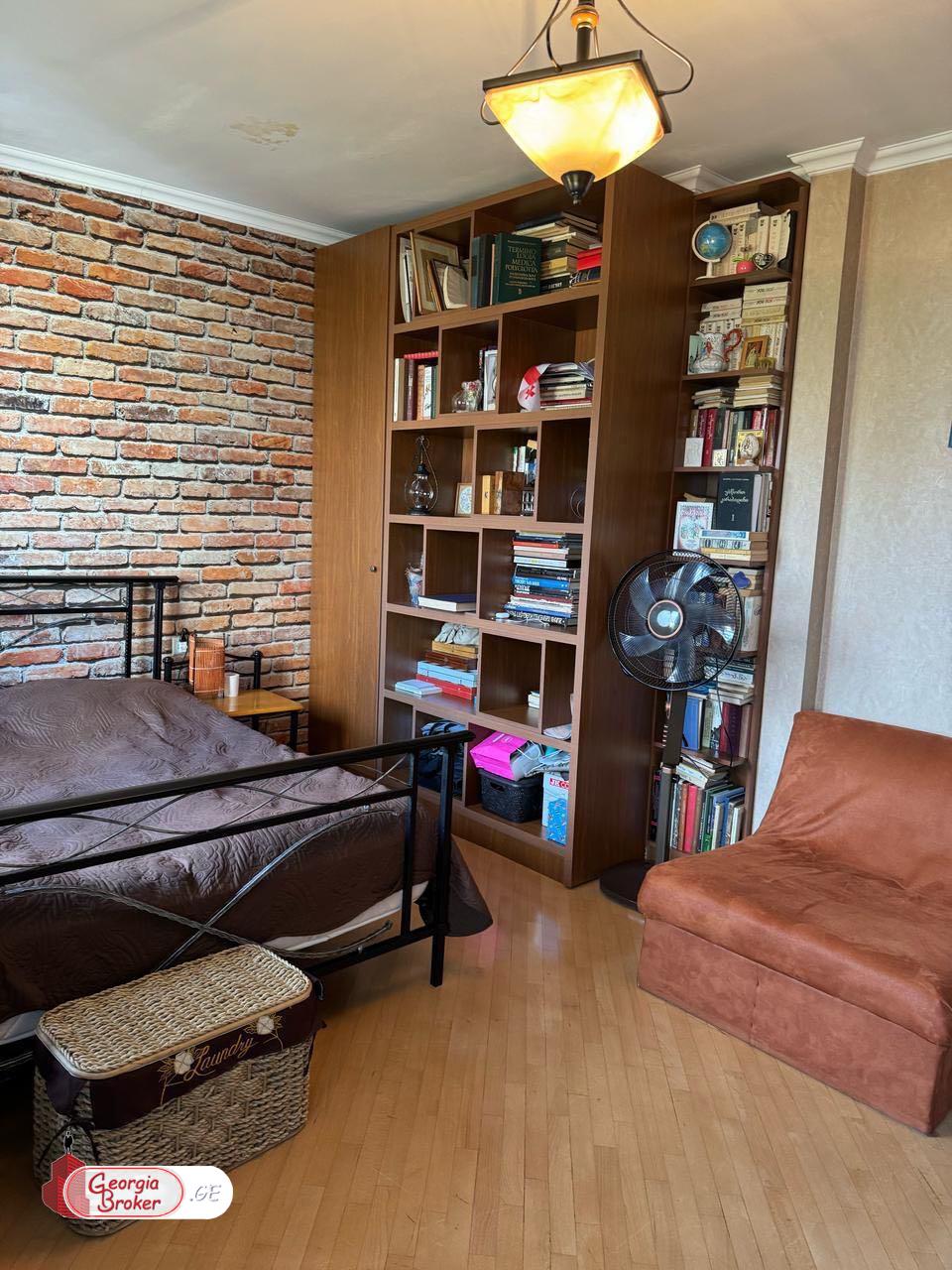 იყიდება ახალი გარემონტებული 4 ოთახიანი ბინა