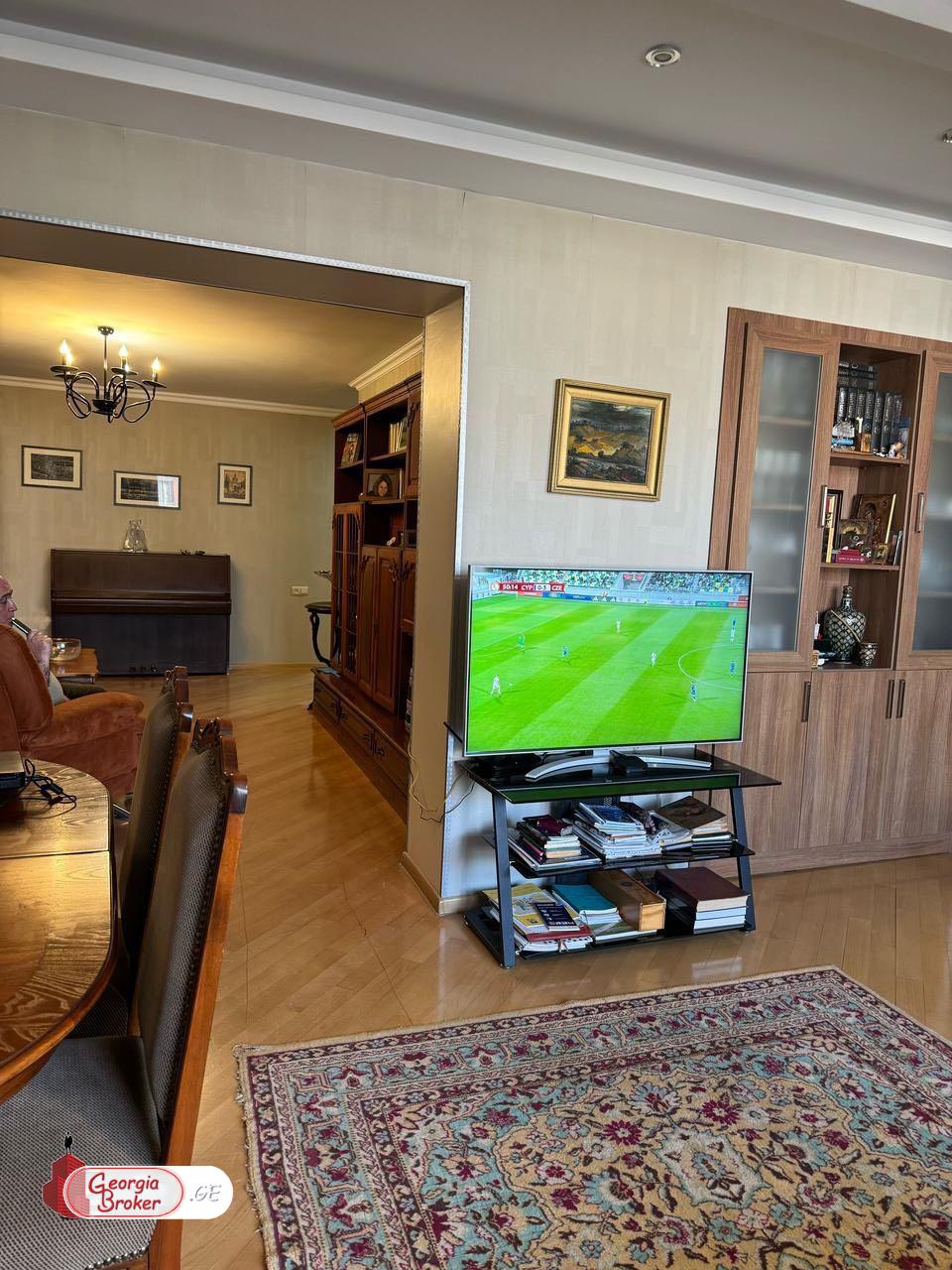 იყიდება ახალი გარემონტებული 4 ოთახიანი ბინა