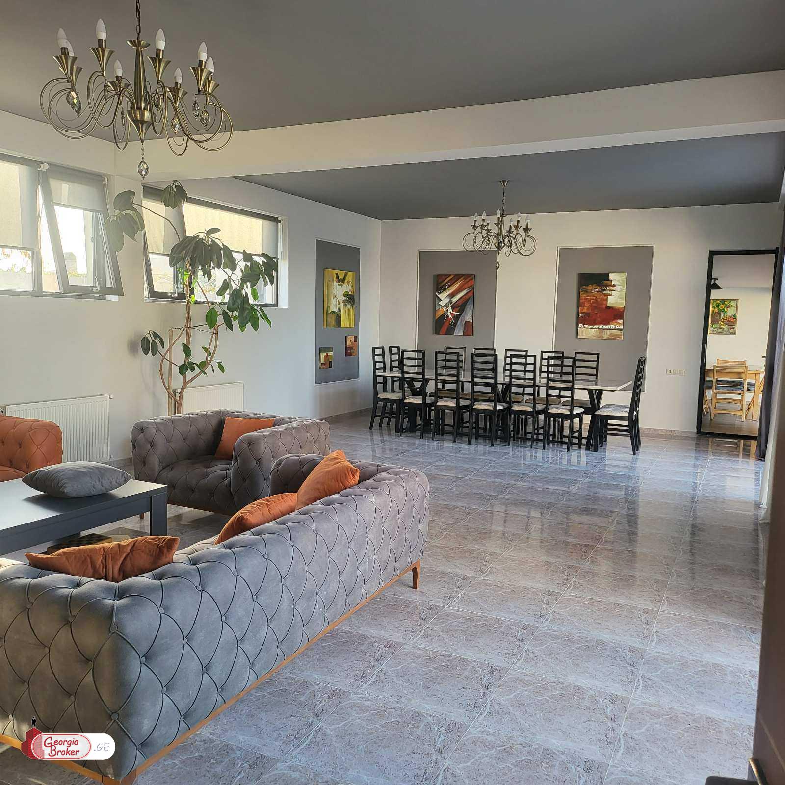 продается дом с новым ремонтом 5-комнат