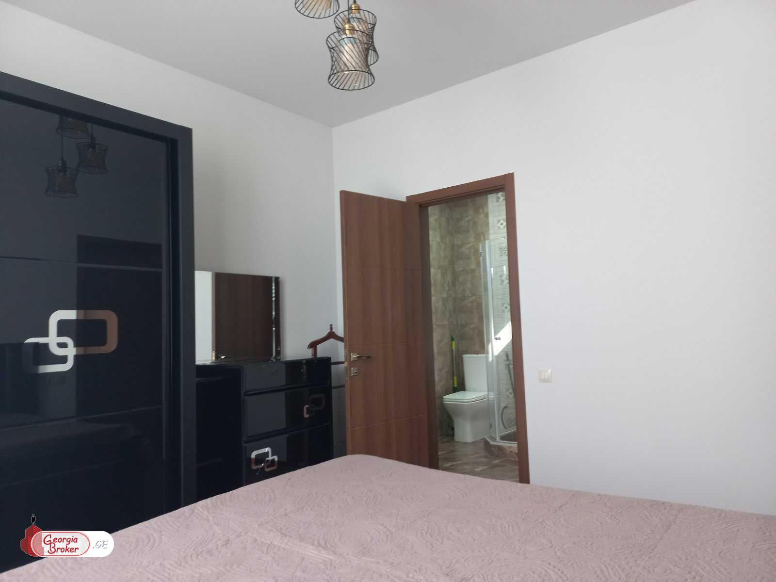 продается дом с новым ремонтом 5-комнат