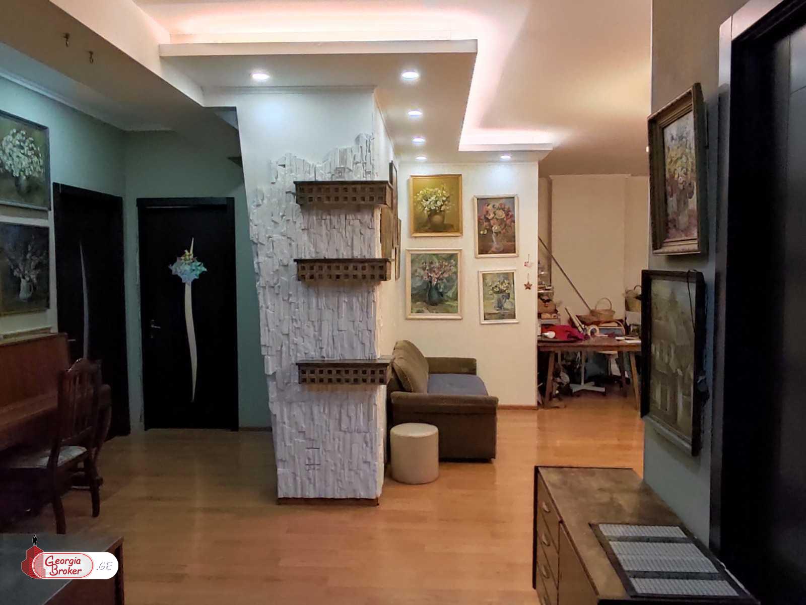 продается квартира с новым ремонтом 5-комнат