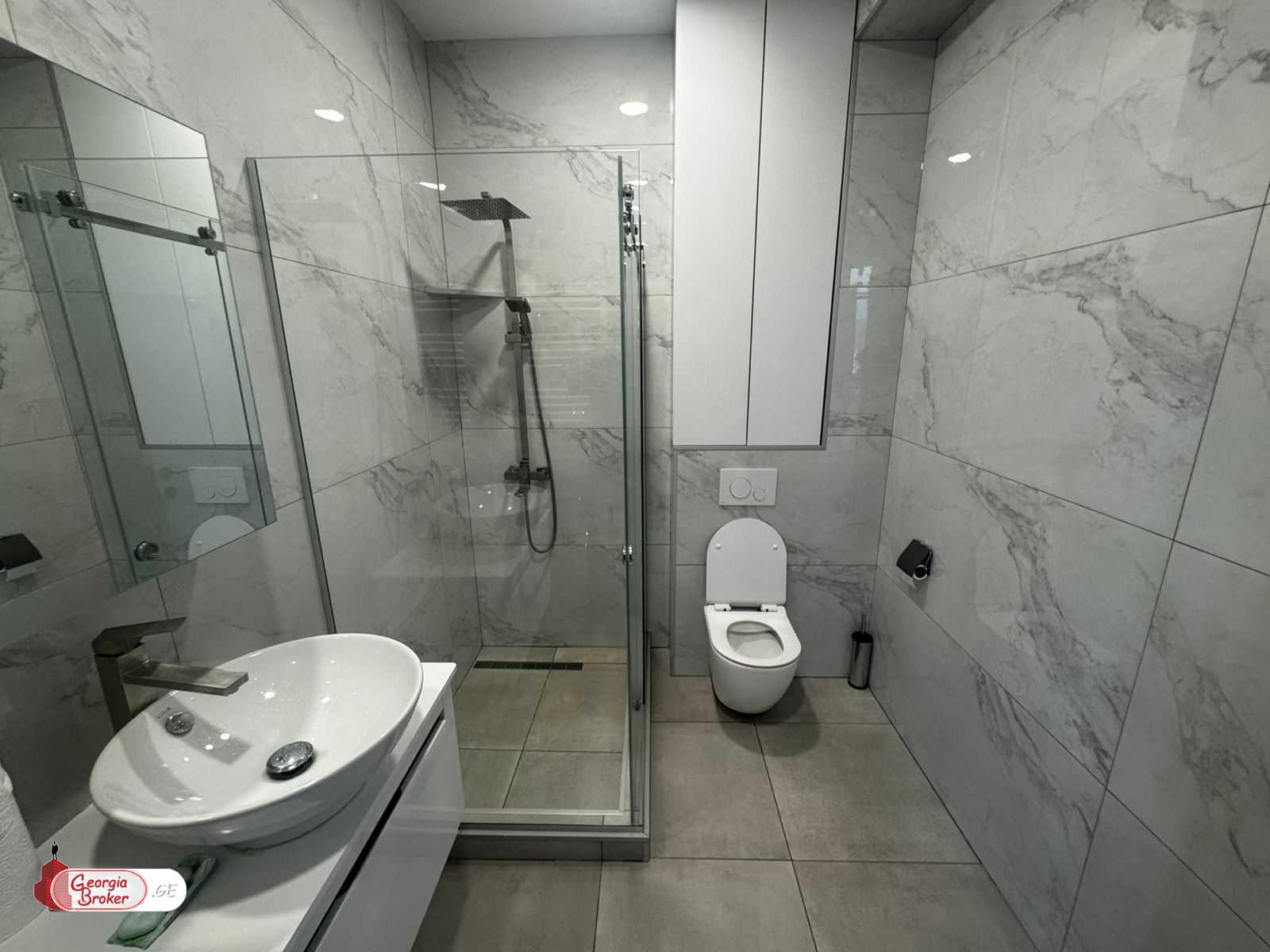 იყიდება ახალი გარემონტებული 2 ოთახიანი ბინა