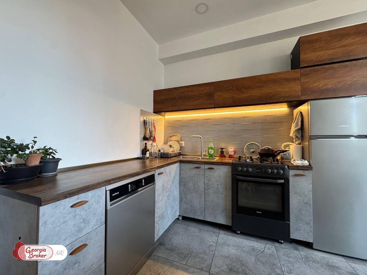 იყიდება ახალი გარემონტებული 3 ოთახიანი ბინა