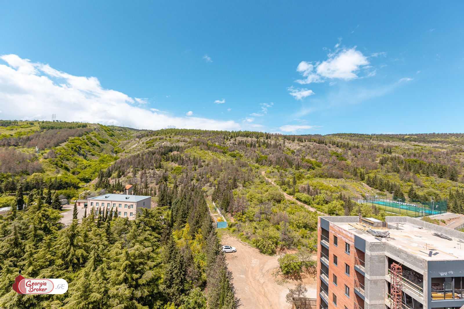 იყიდება ახალი გარემონტებული 4 ოთახიანი ბინა