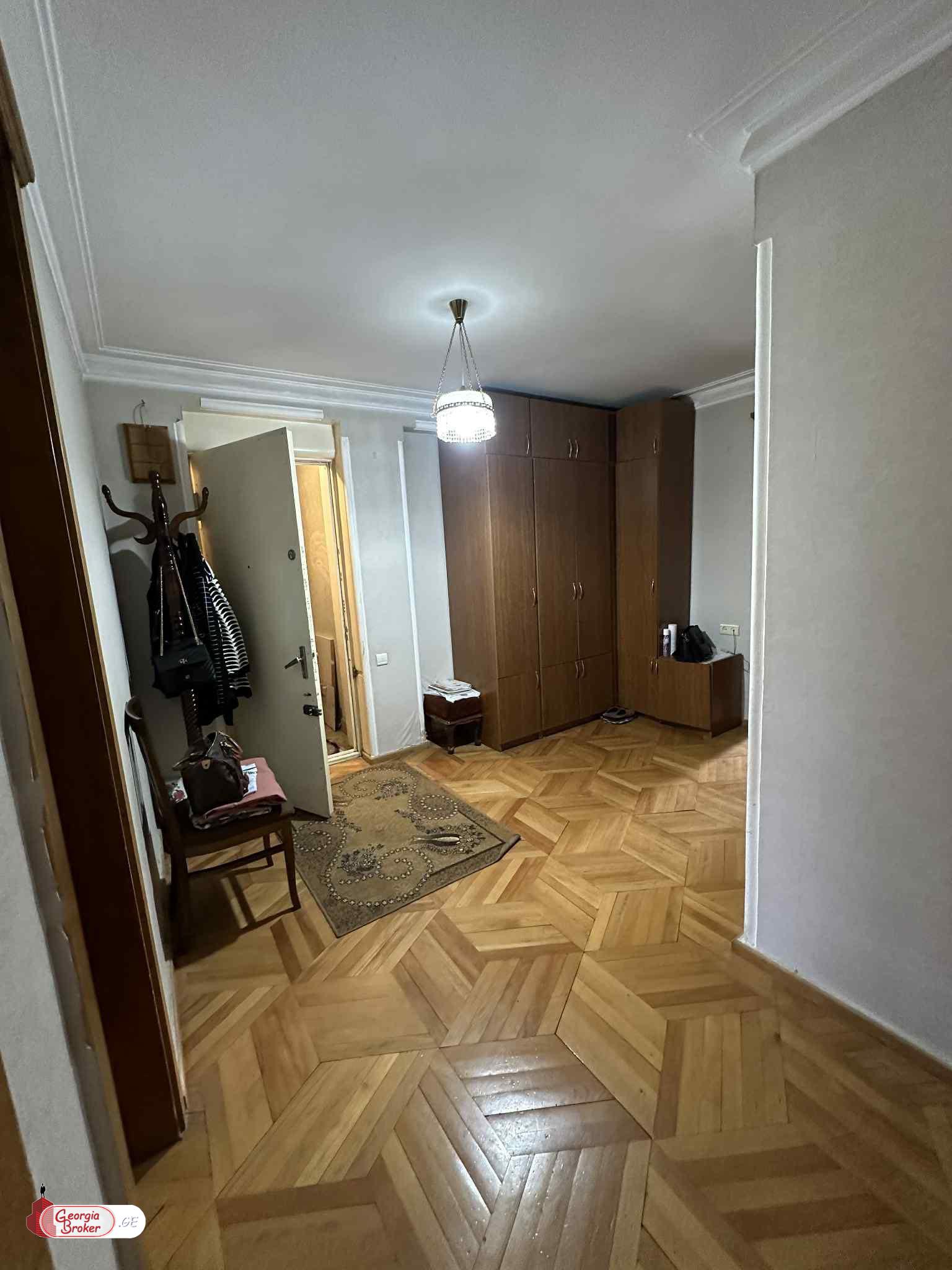 იყიდება ახალი გარემონტებული 3 ოთახიანი ბინა