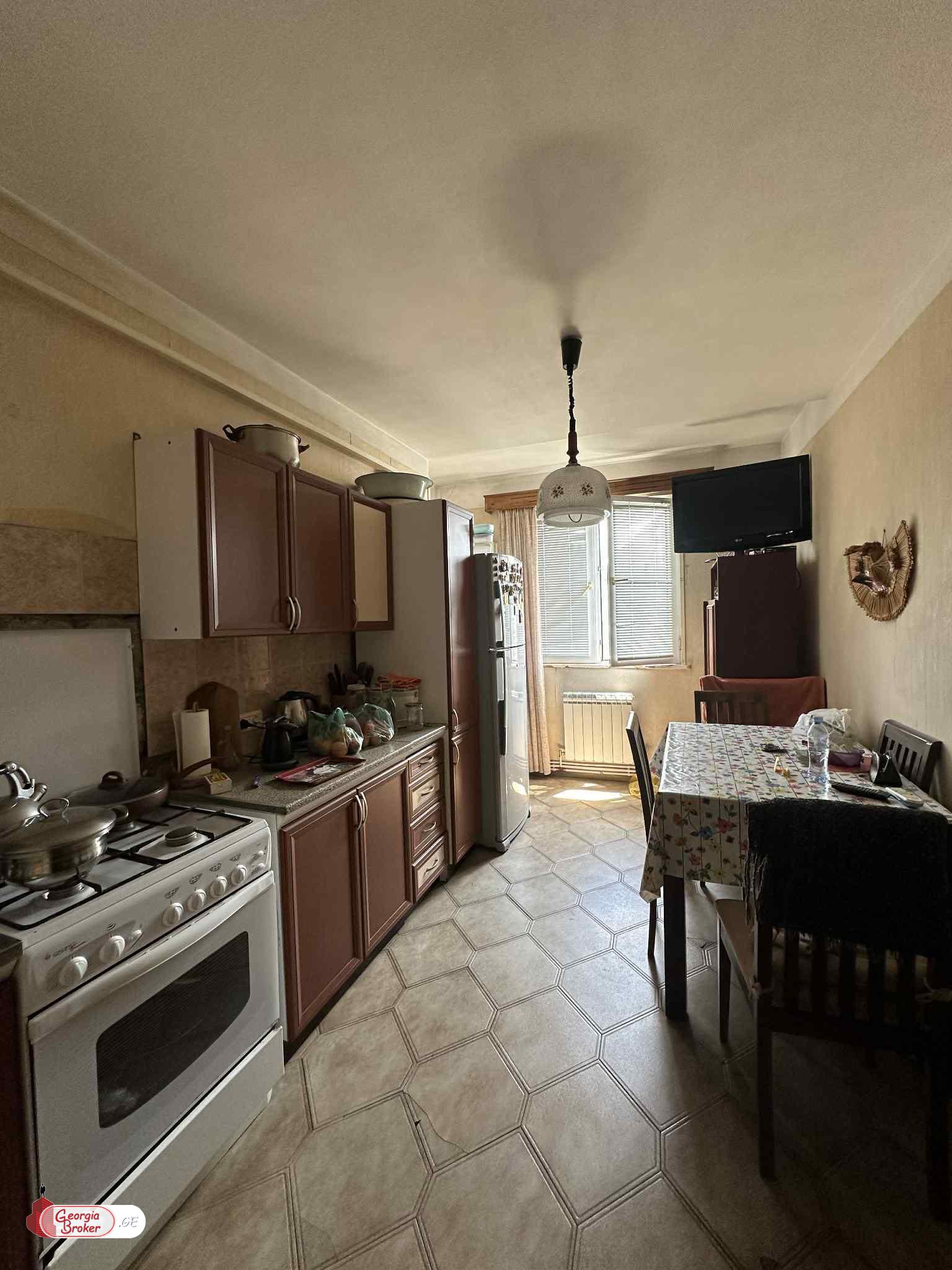 იყიდება ახალი გარემონტებული 3 ოთახიანი ბინა