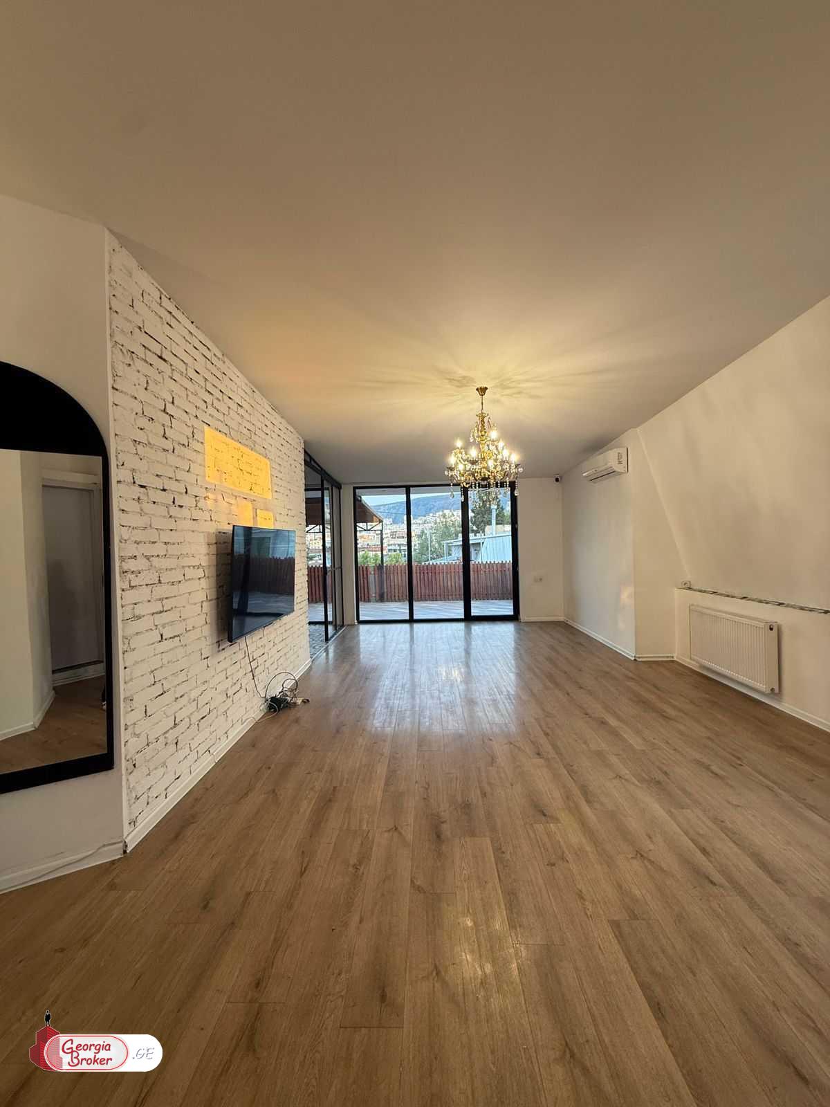 продается квартира с новым ремонтом 3-комнаты