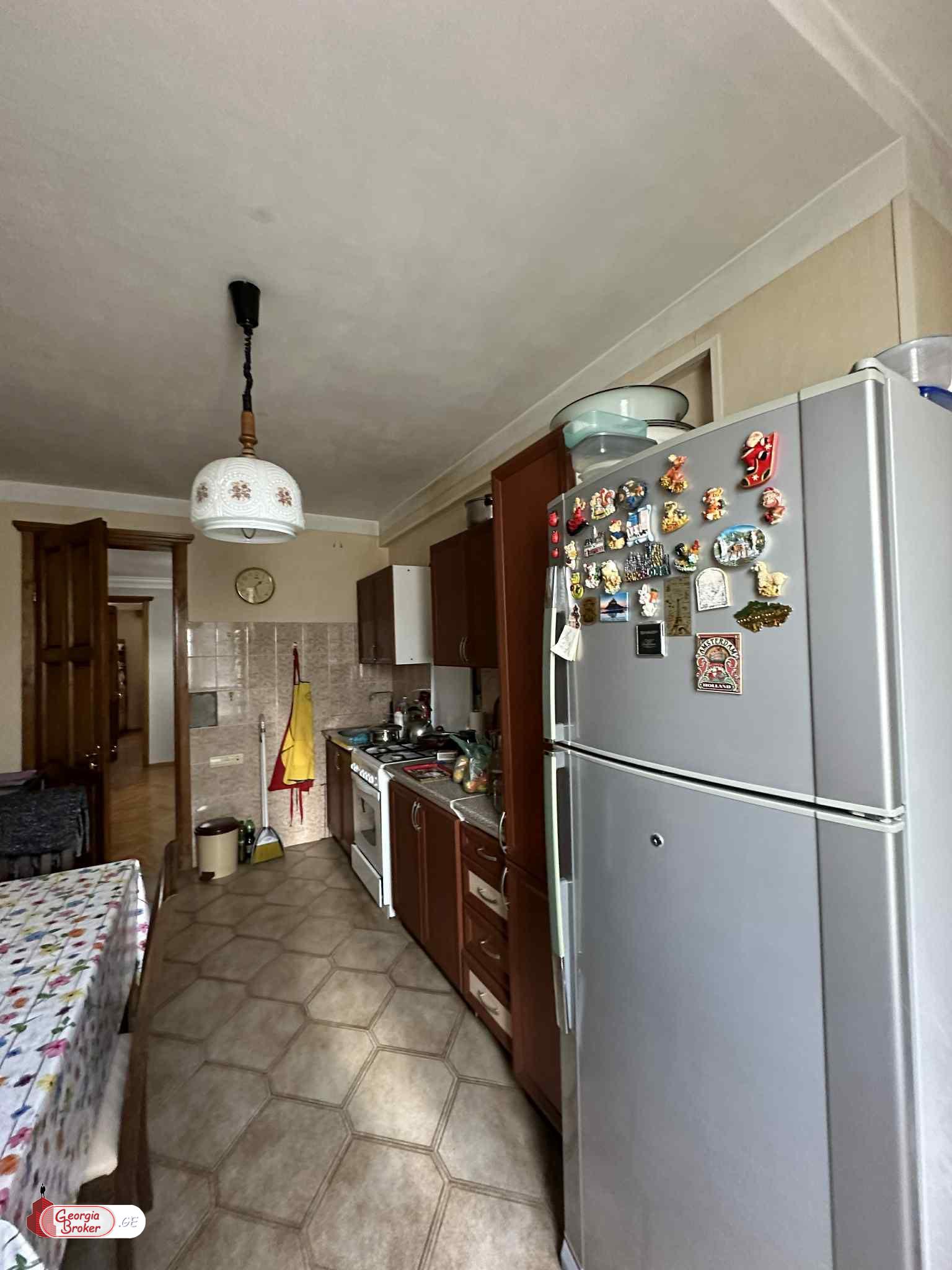 იყიდება ახალი გარემონტებული 3 ოთახიანი ბინა