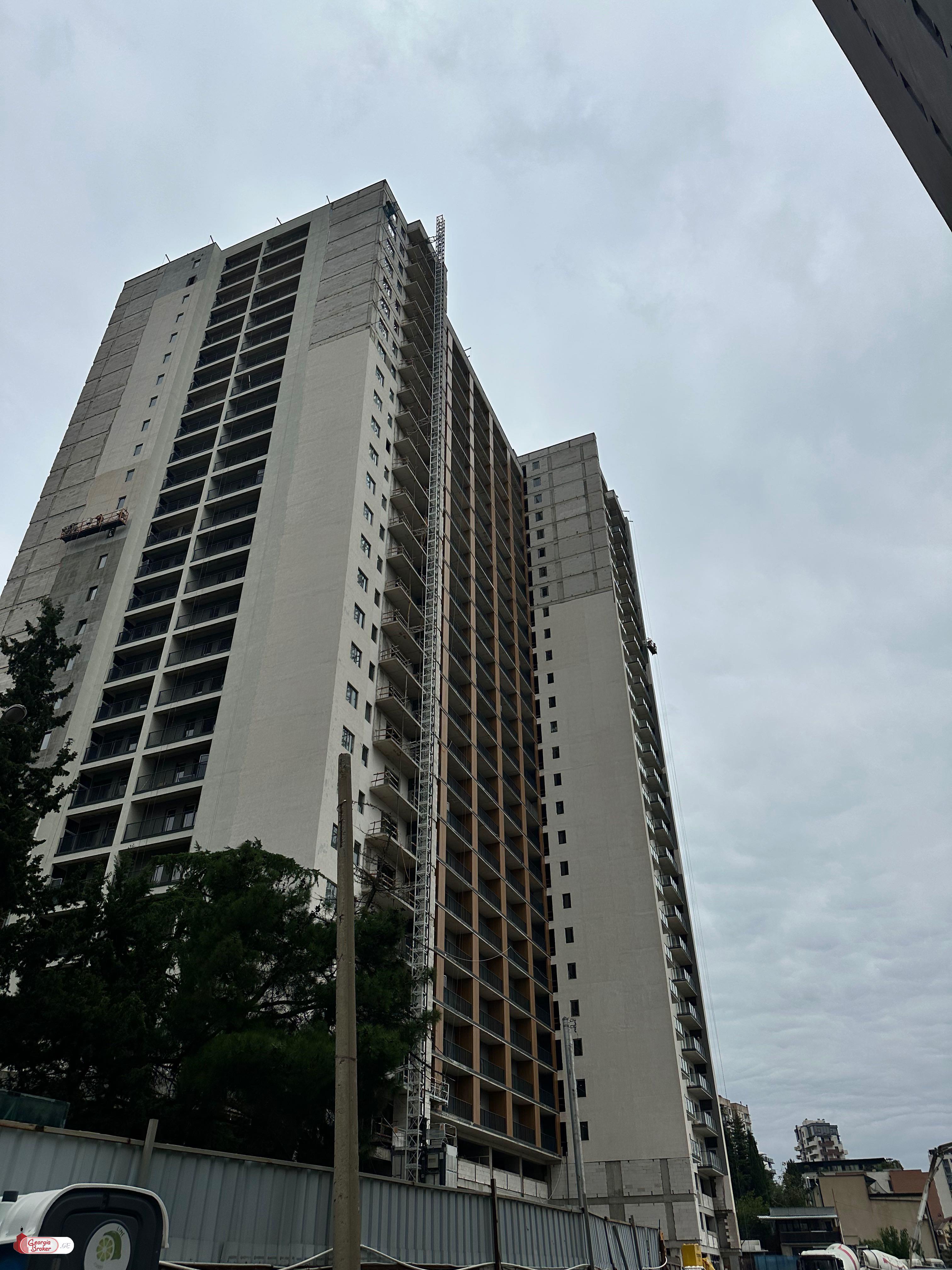 продается квартира с новым ремонтом 3-комнаты