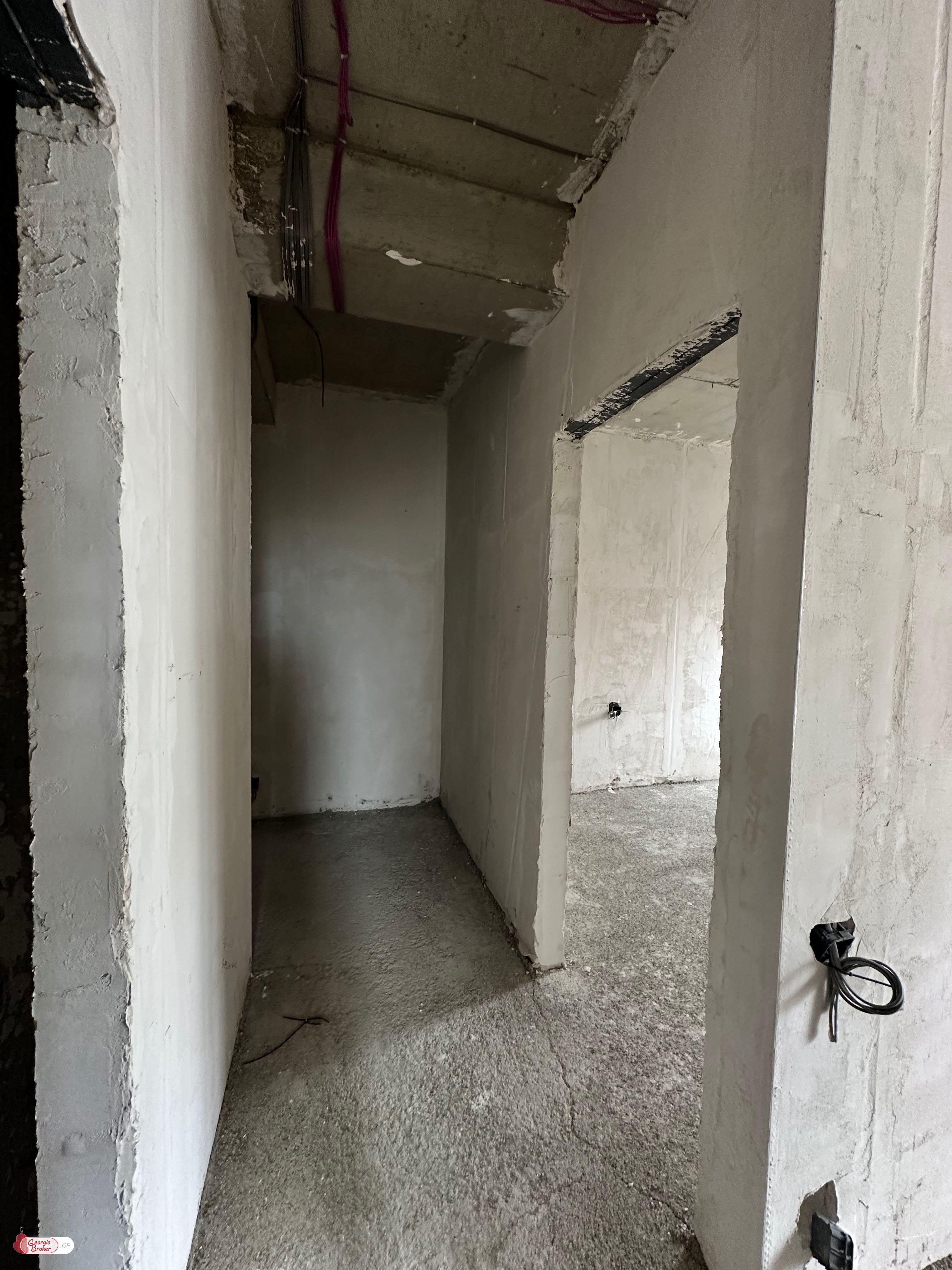 продается квартира с новым ремонтом 3-комнаты