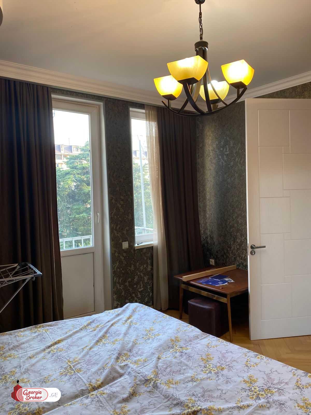 продается квартира с новым ремонтом 4-комнаты