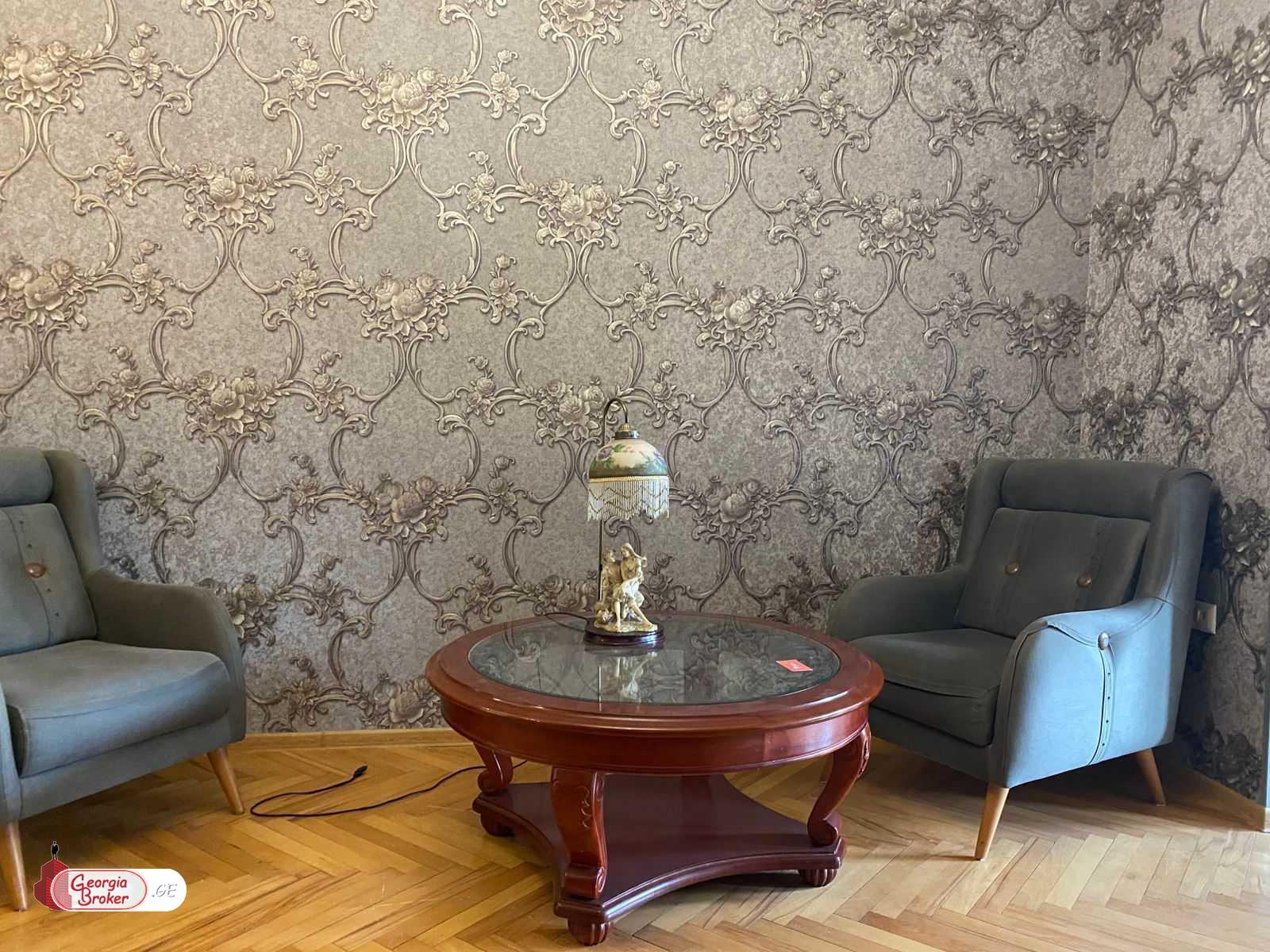 продается квартира с новым ремонтом 4-комнаты