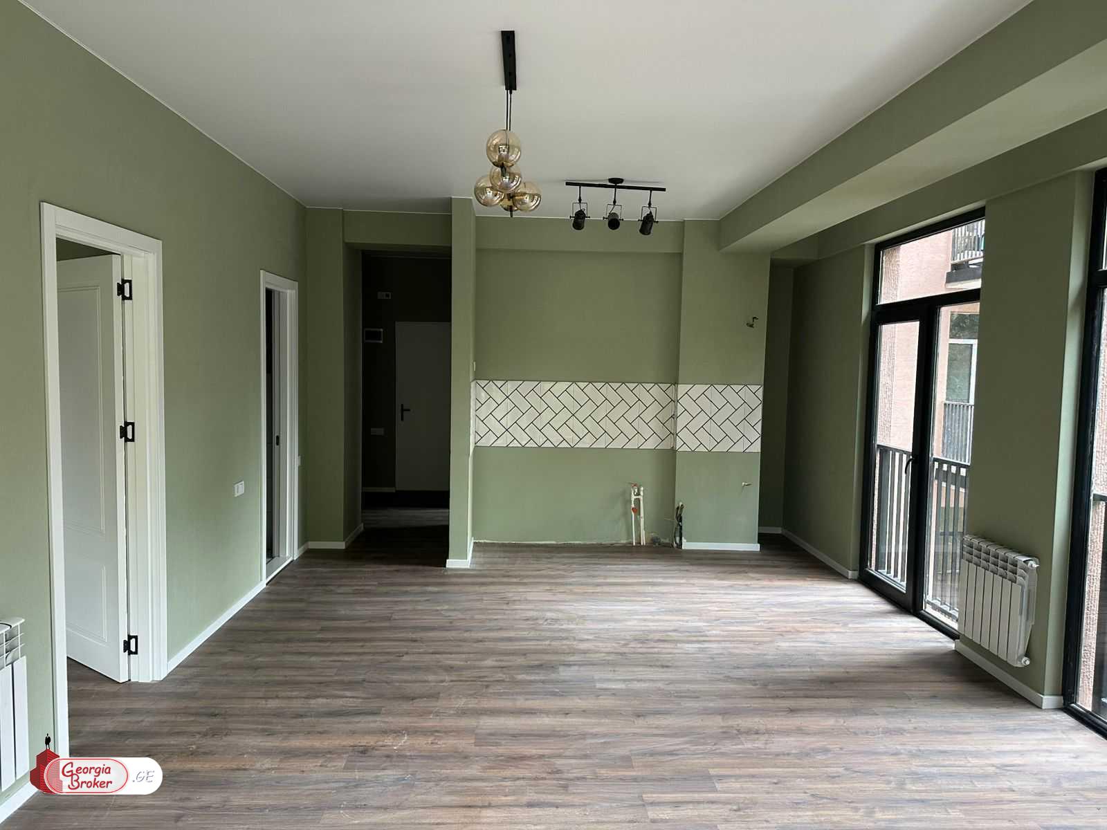 продается квартира с новым ремонтом 3-комнаты