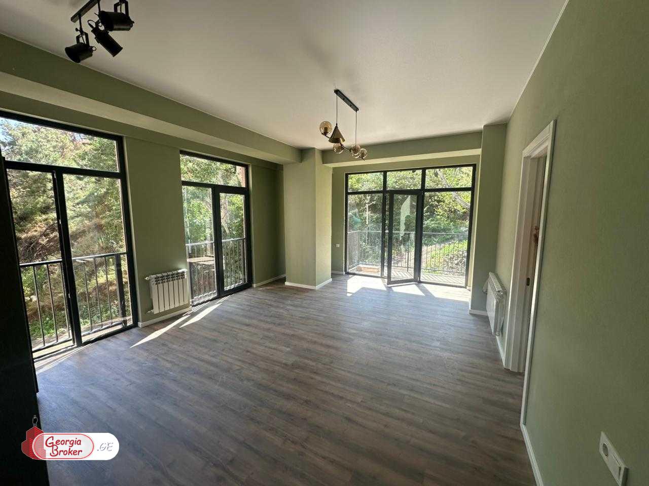 продается квартира с новым ремонтом 3-комнаты