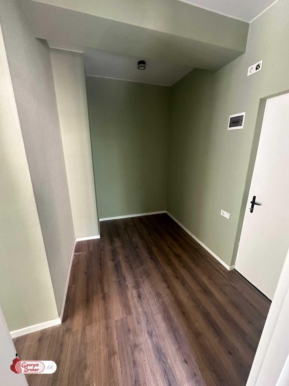 продается квартира с новым ремонтом 3-комнаты