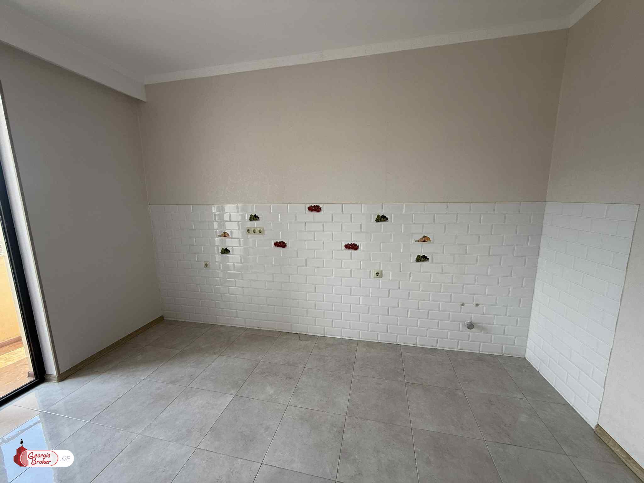 продается квартира с новым ремонтом 4-комнаты