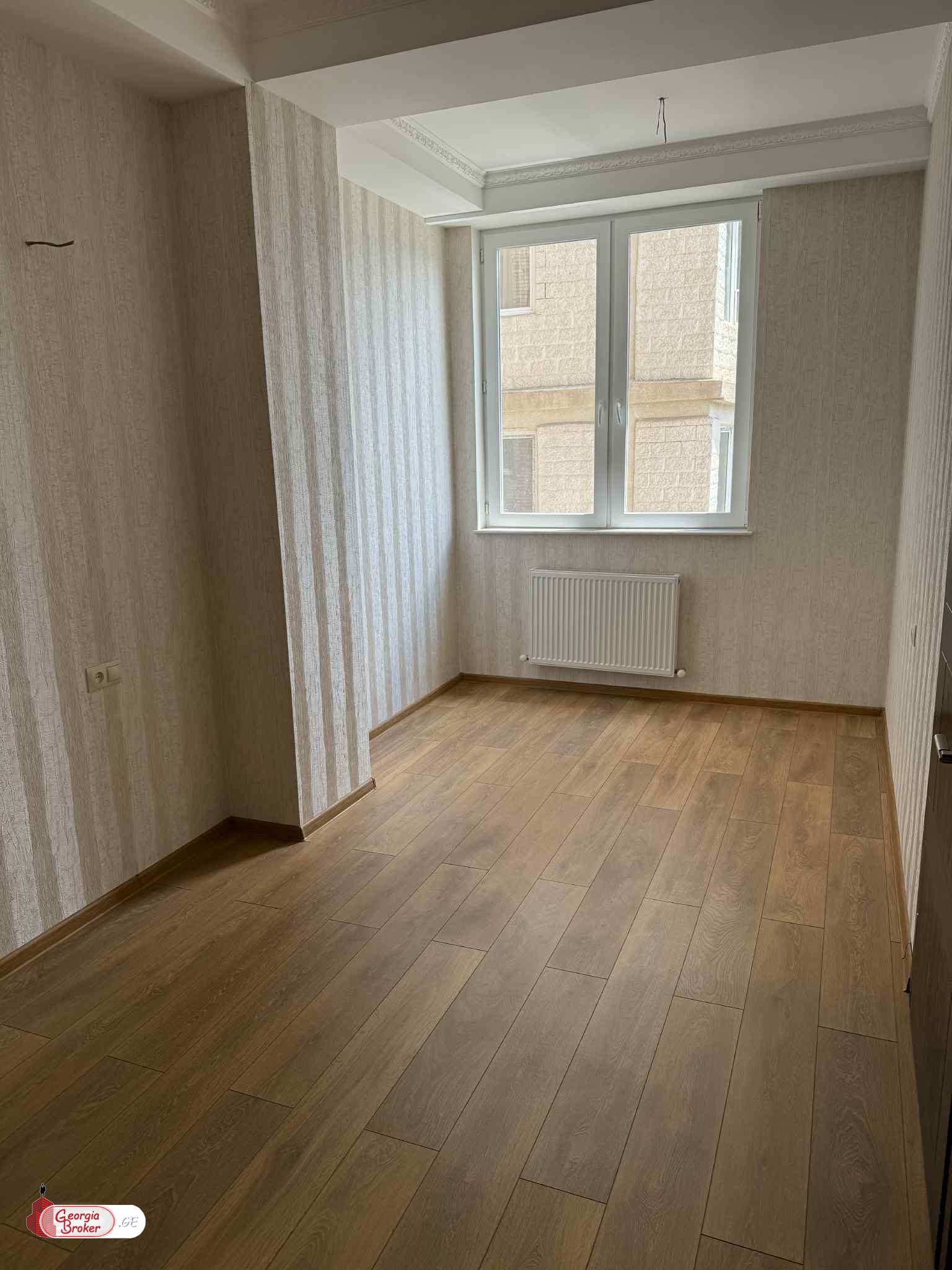 продается квартира с новым ремонтом 4-комнаты