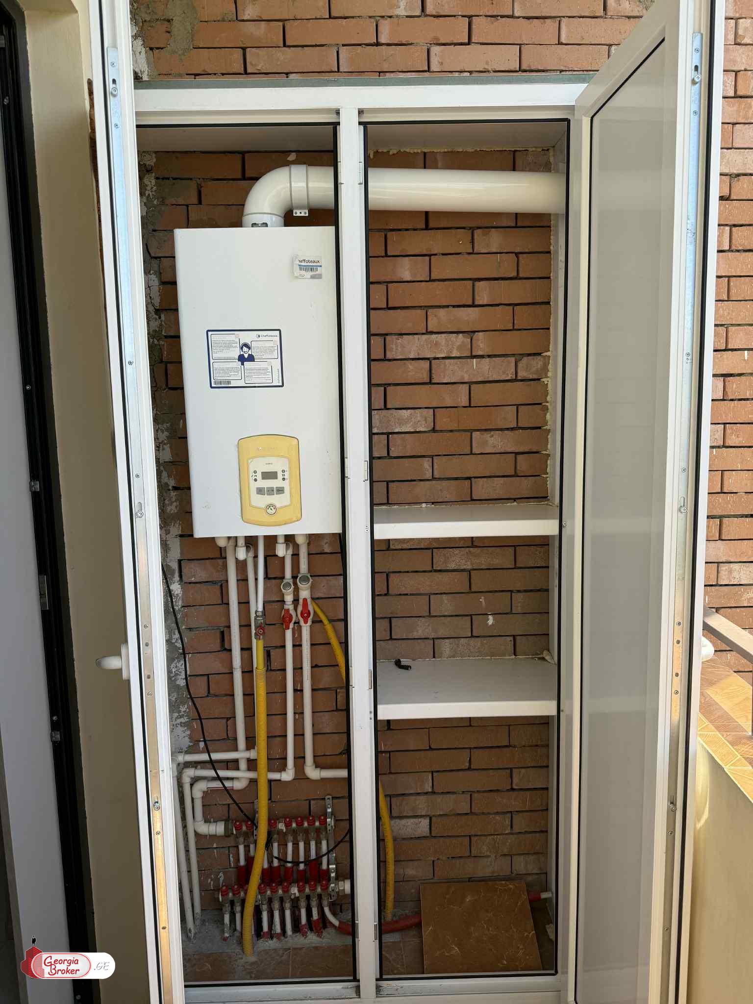 продается квартира с новым ремонтом 4-комнаты