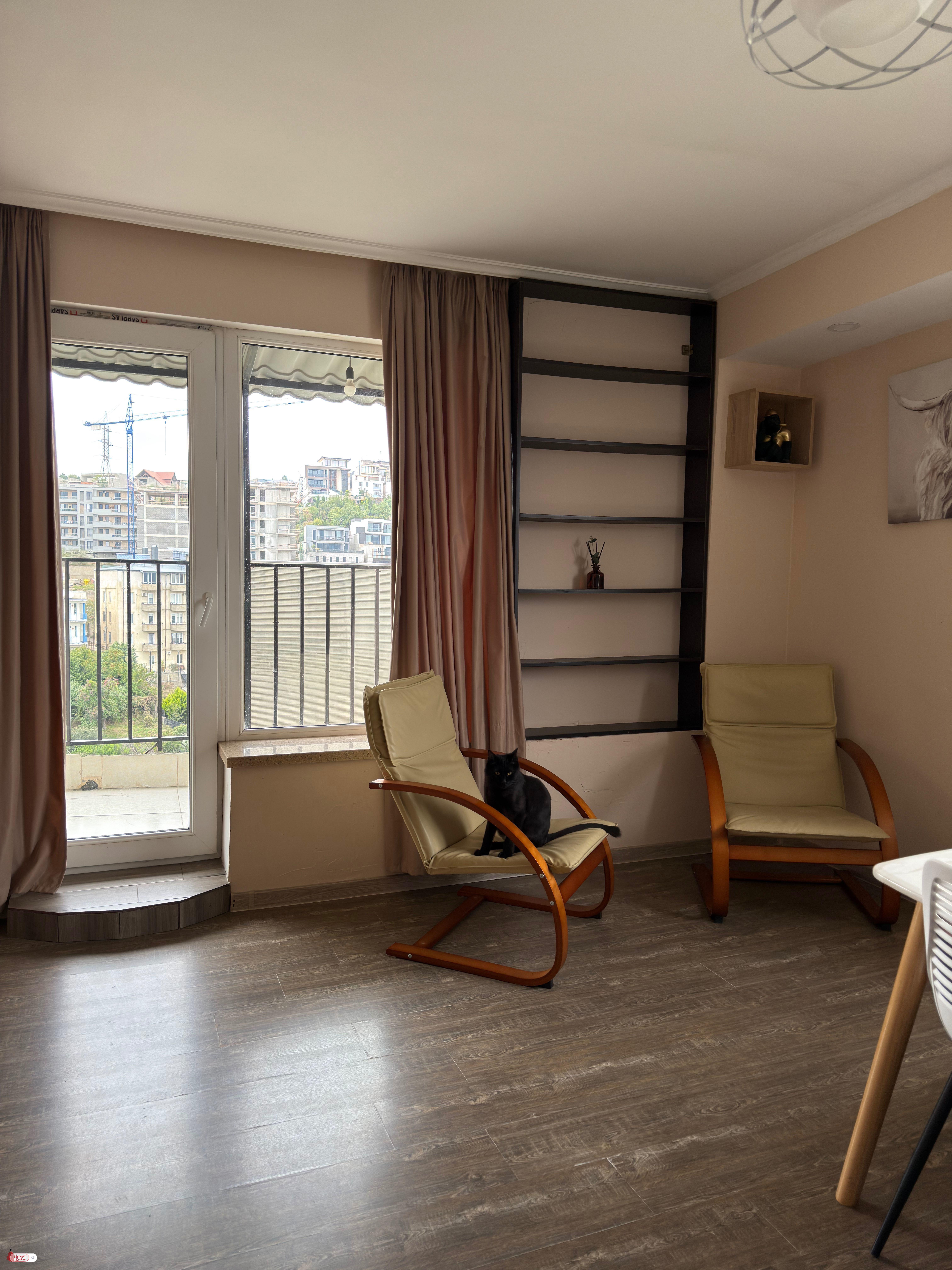 продается квартира с новым ремонтом 3-комнаты