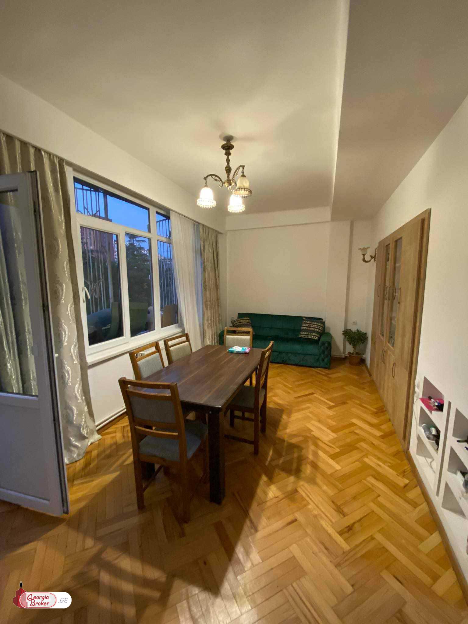 продается квартира с новым ремонтом 4-комнаты