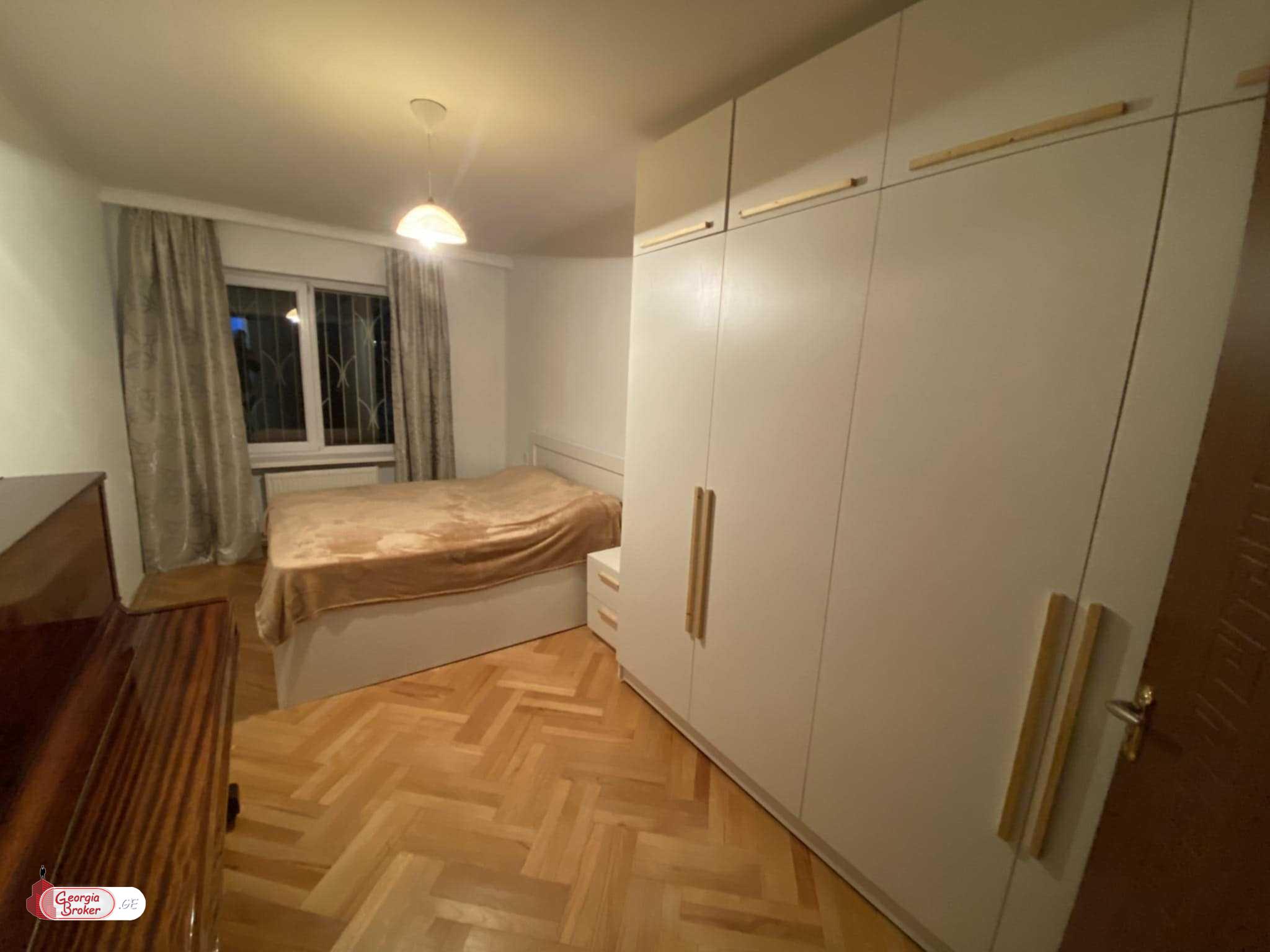 продается квартира с новым ремонтом 4-комнаты