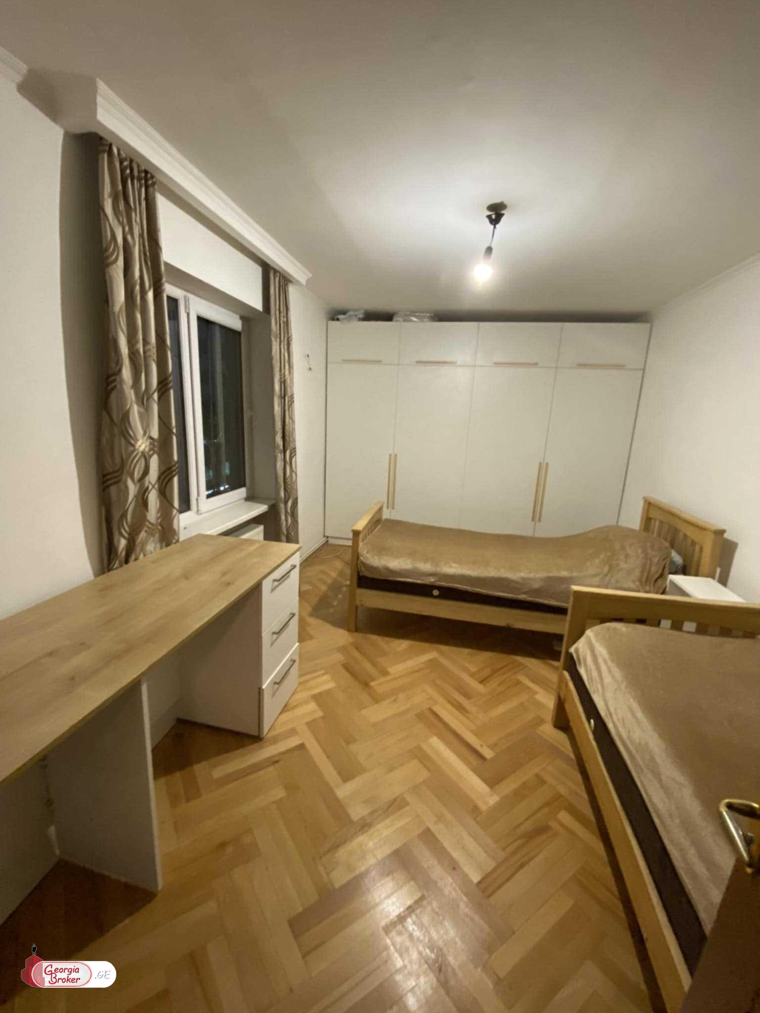 продается квартира с новым ремонтом 4-комнаты