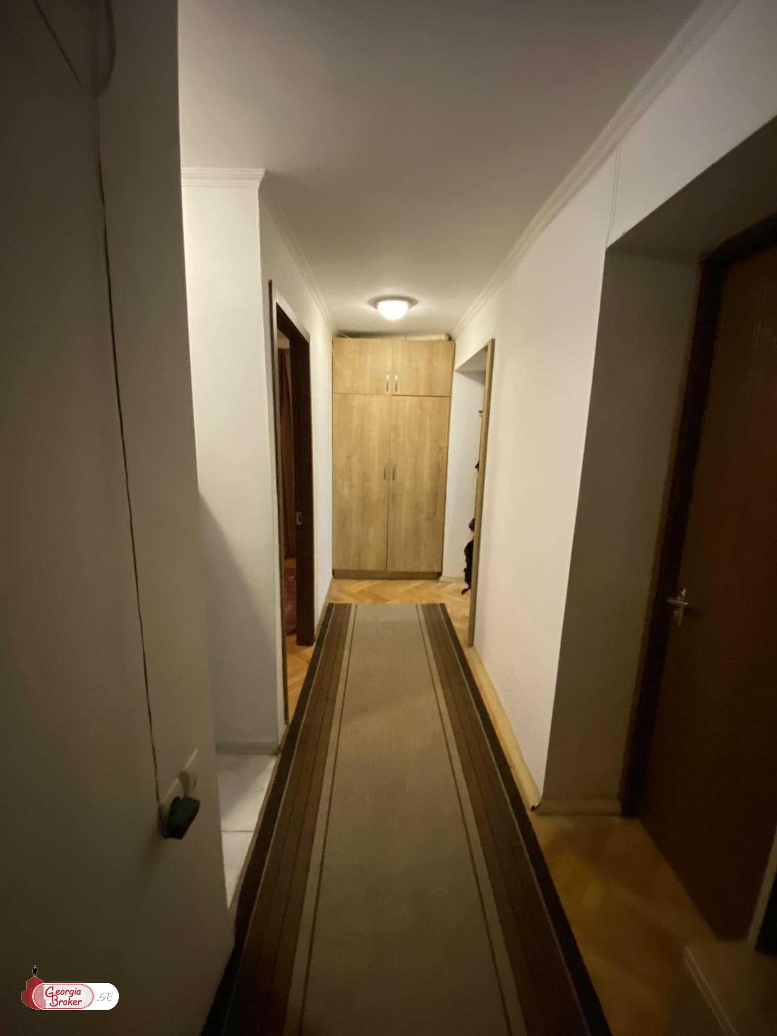 продается квартира с новым ремонтом 4-комнаты