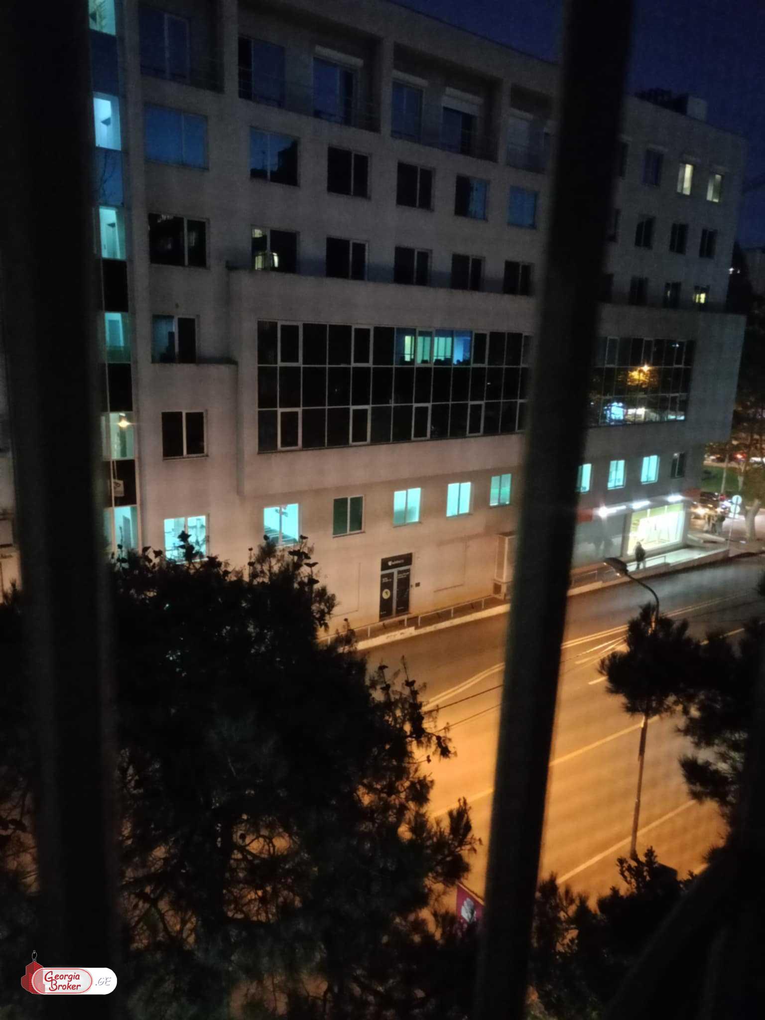 продается квартира с новым ремонтом 4-комнаты