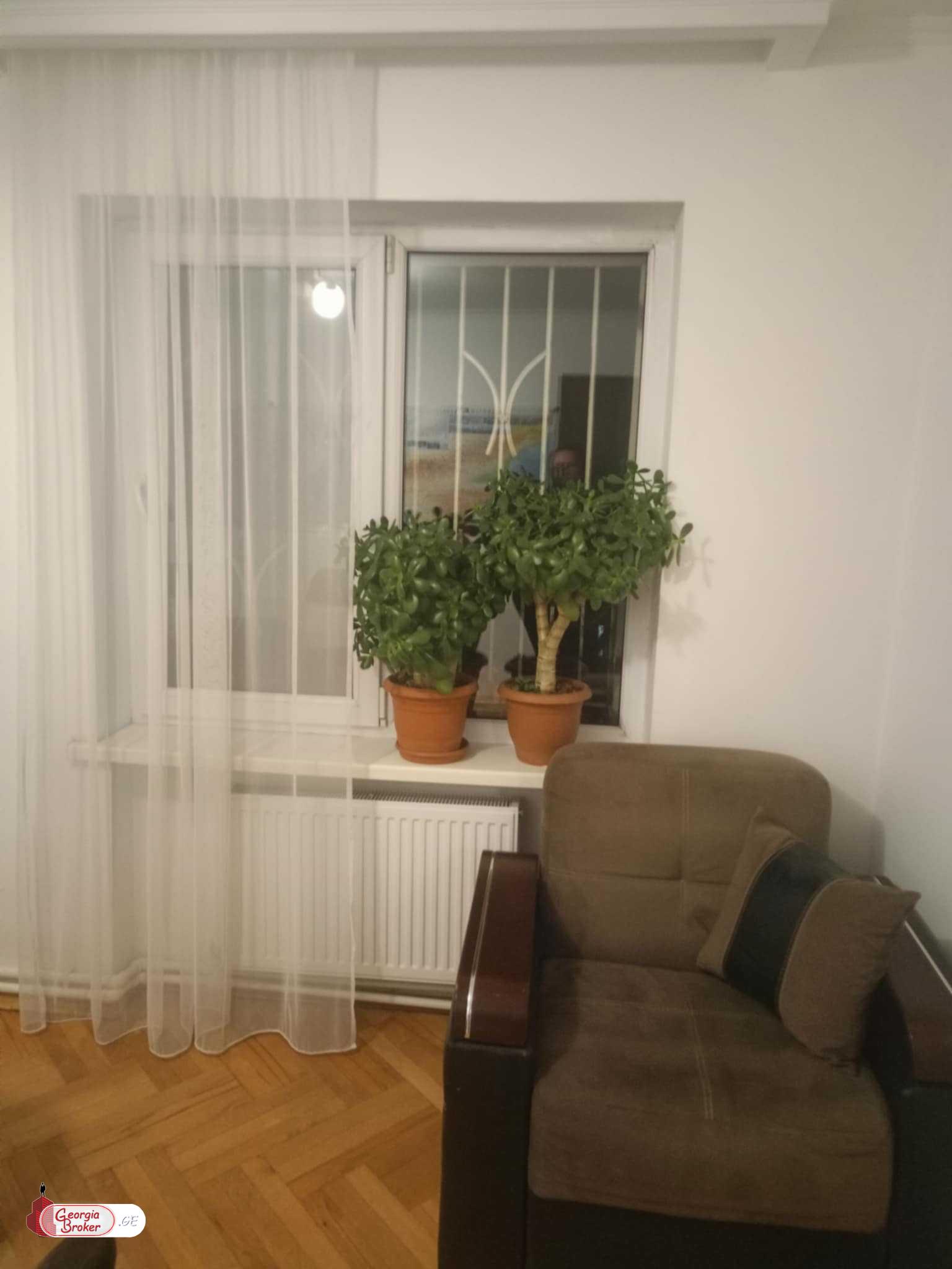 продается квартира с новым ремонтом 4-комнаты