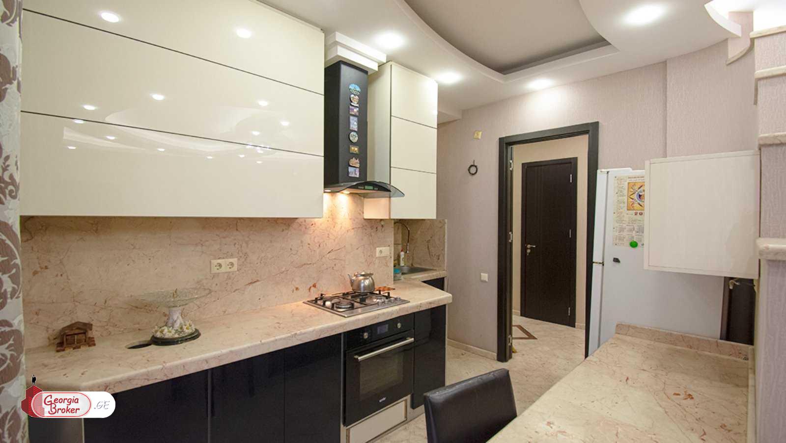 продается квартира с новым ремонтом 4-комнаты