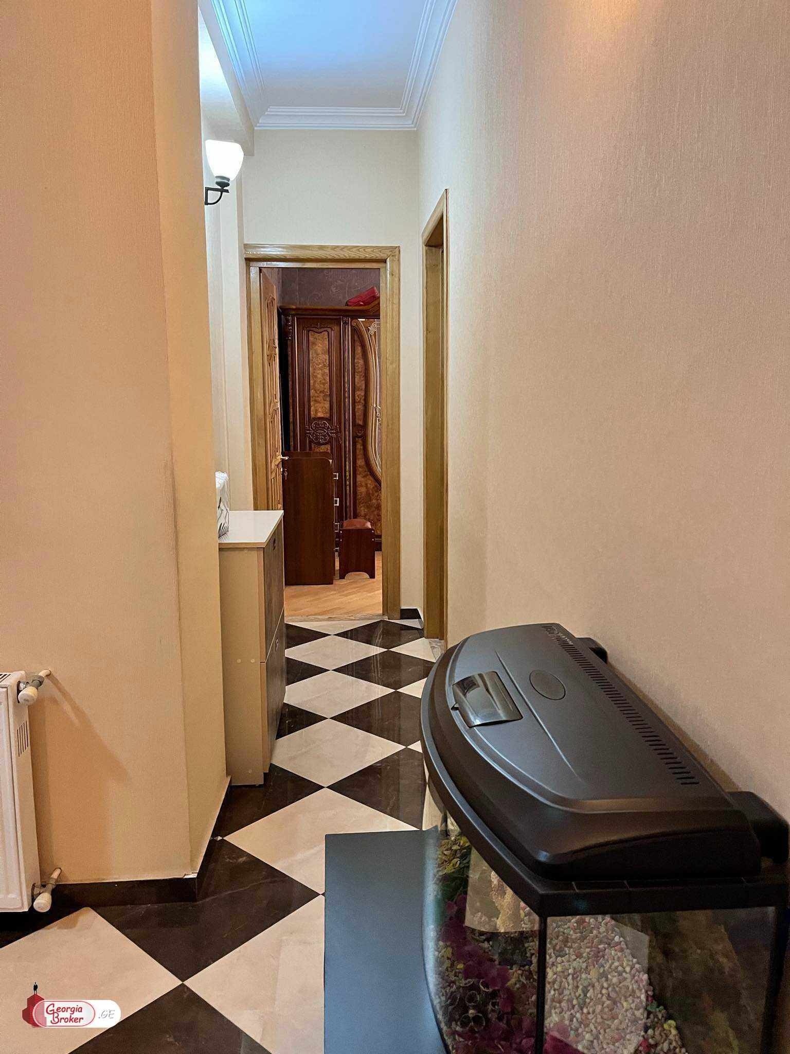 продается квартира с новым ремонтом 3-комнаты